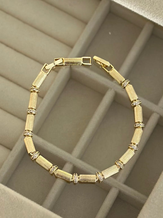 Mini Taşlı Silindir Model Asimetrik 14K Renk Bileklik