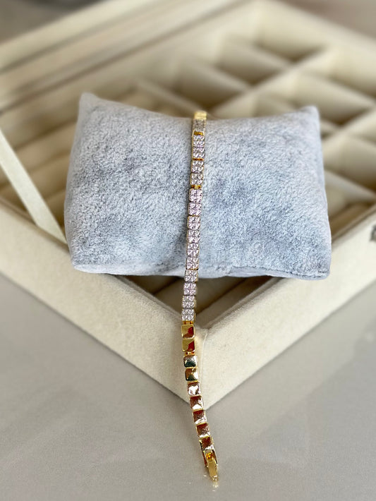 Sıra Taşlı Küp Model Bileklik