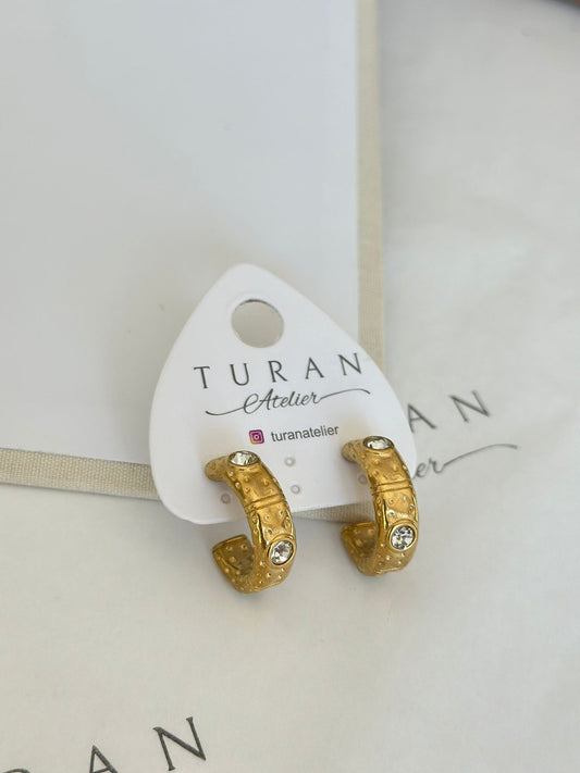 Taşlı Darbeli Gold Renk Çelik Küpe