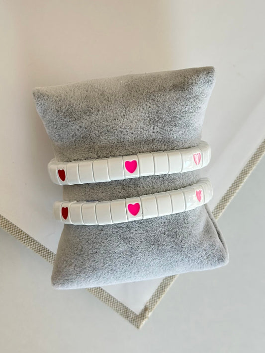 Renkli Kalpli Beyaz Porselen Bileklik