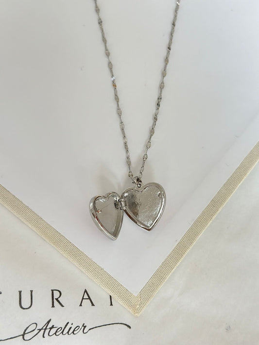 Açılan kalp kolye gümüş renk