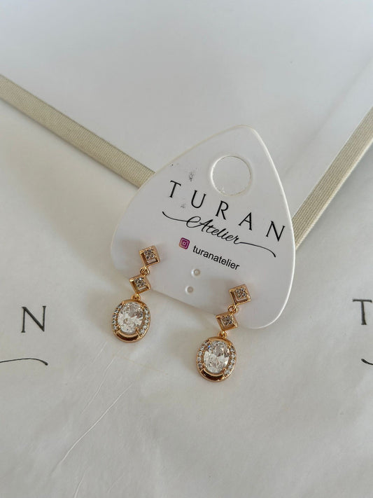 Oval Taşlı Sallantılı Küpe