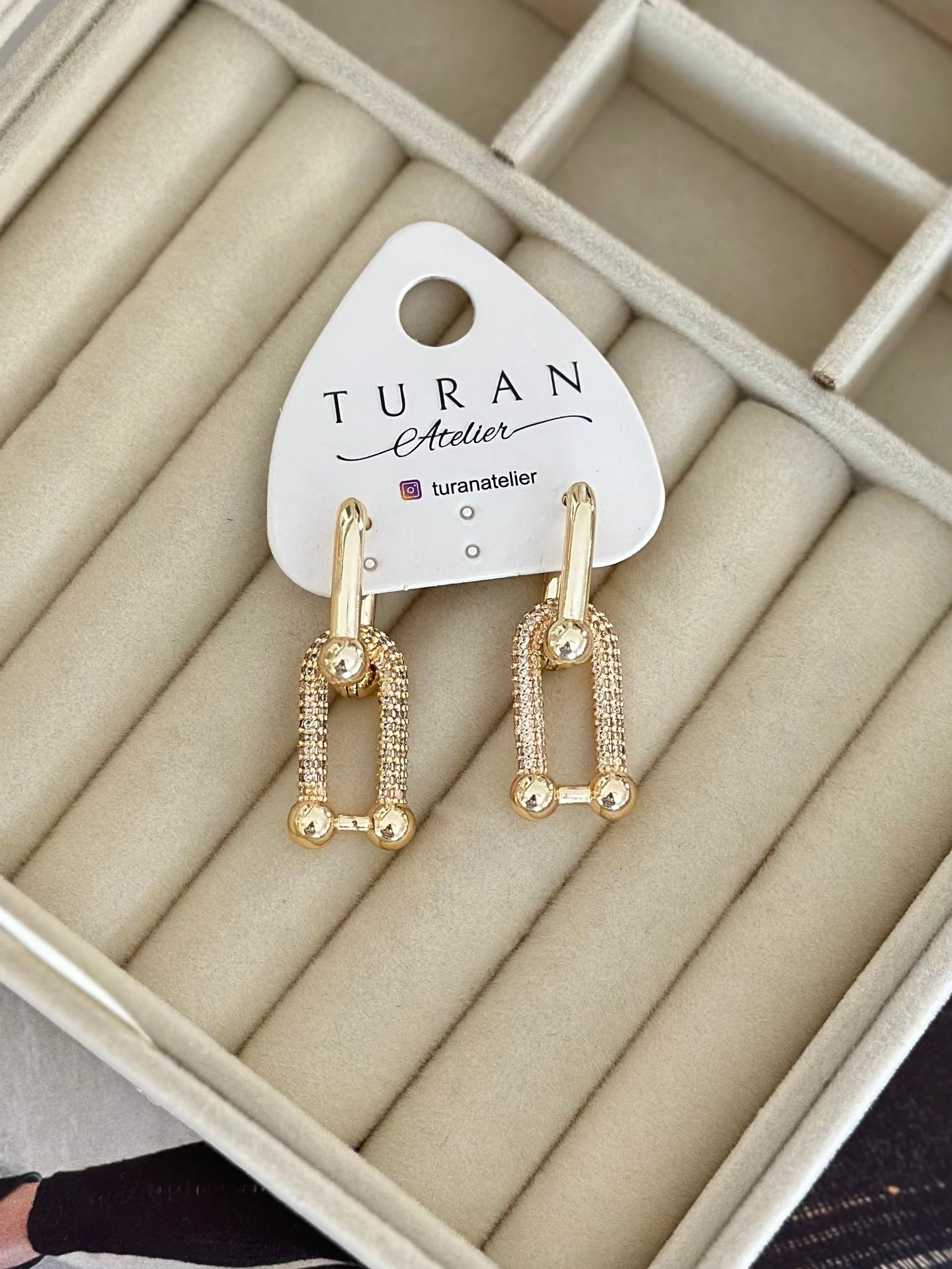 Özel Seri Taşlı Tiff Gold Topçuk Küpe