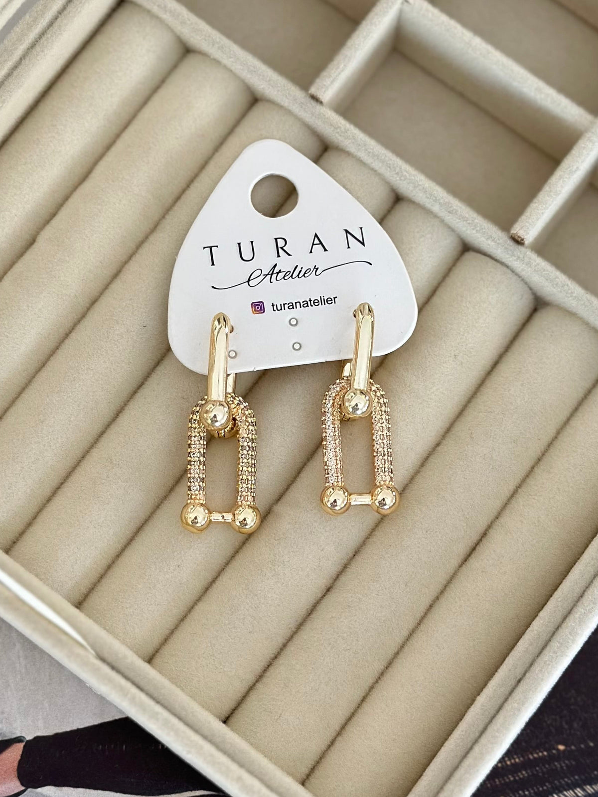 Özel Seri Taşlı Tiff Gold Topçuk Küpe