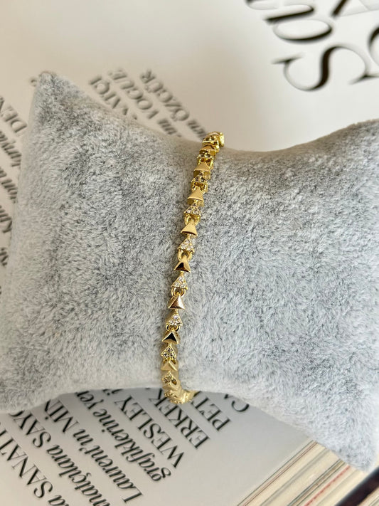 Taşlı Üçgen Yolu Özel Seri Bileklik