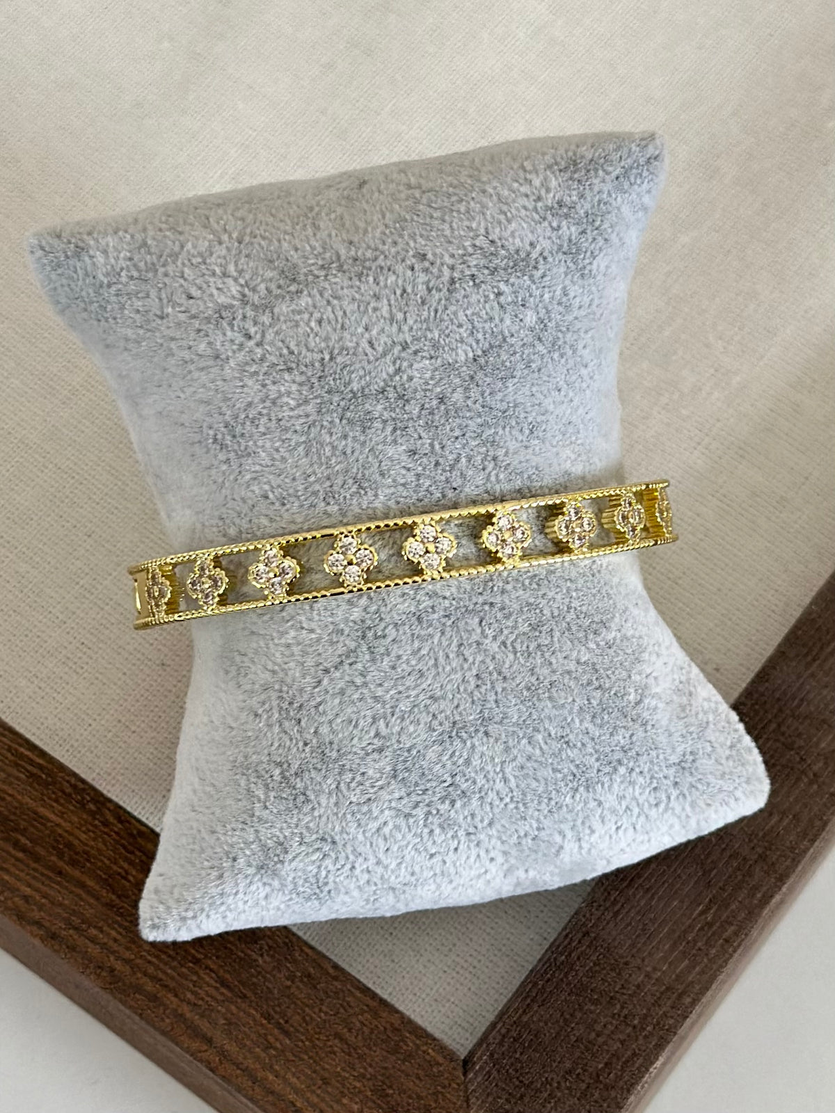 Özel Seri Zirkon Yonca Kelepçe