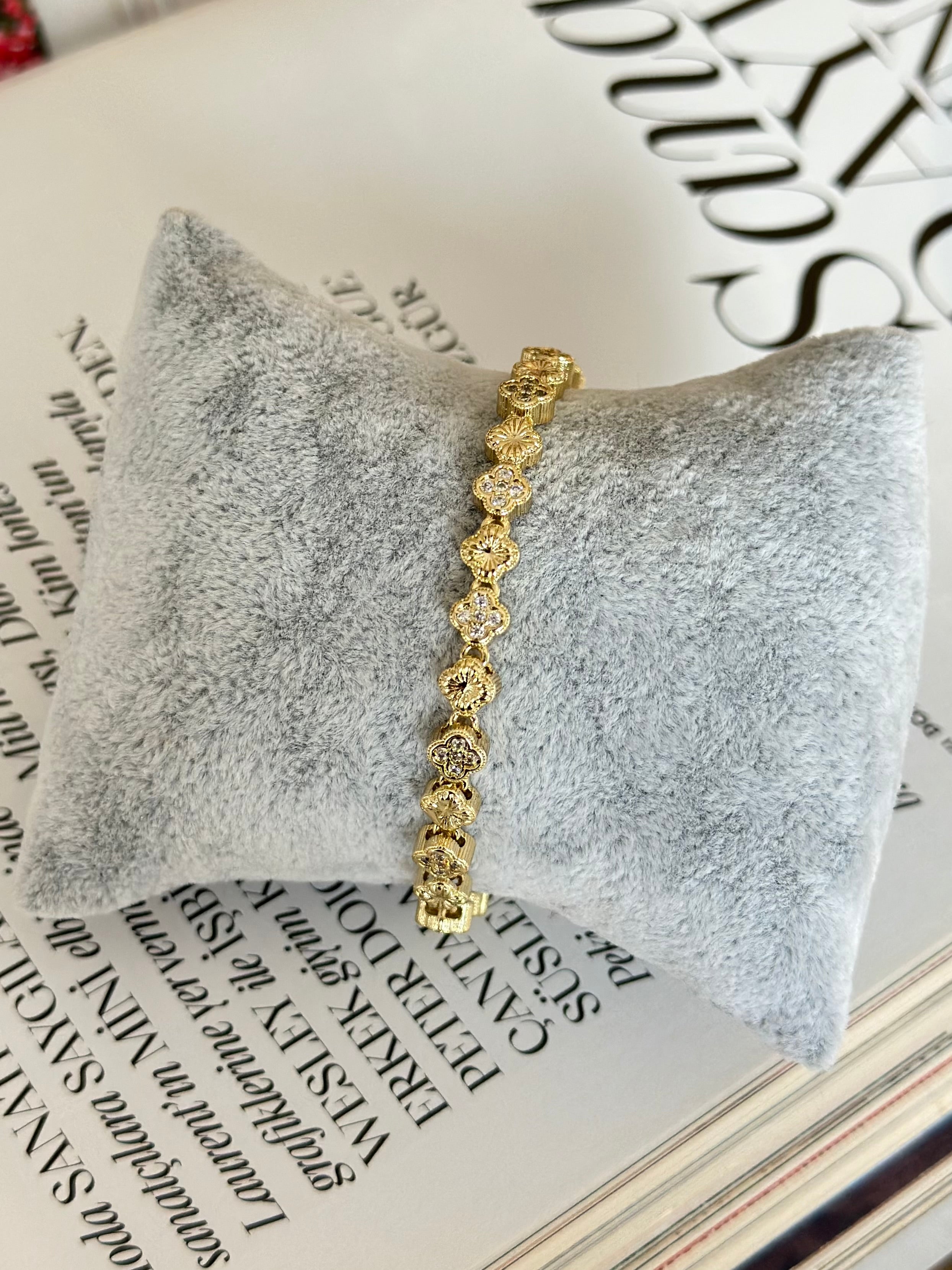 Çizgi Model Özel Seri Yonca Bileklik