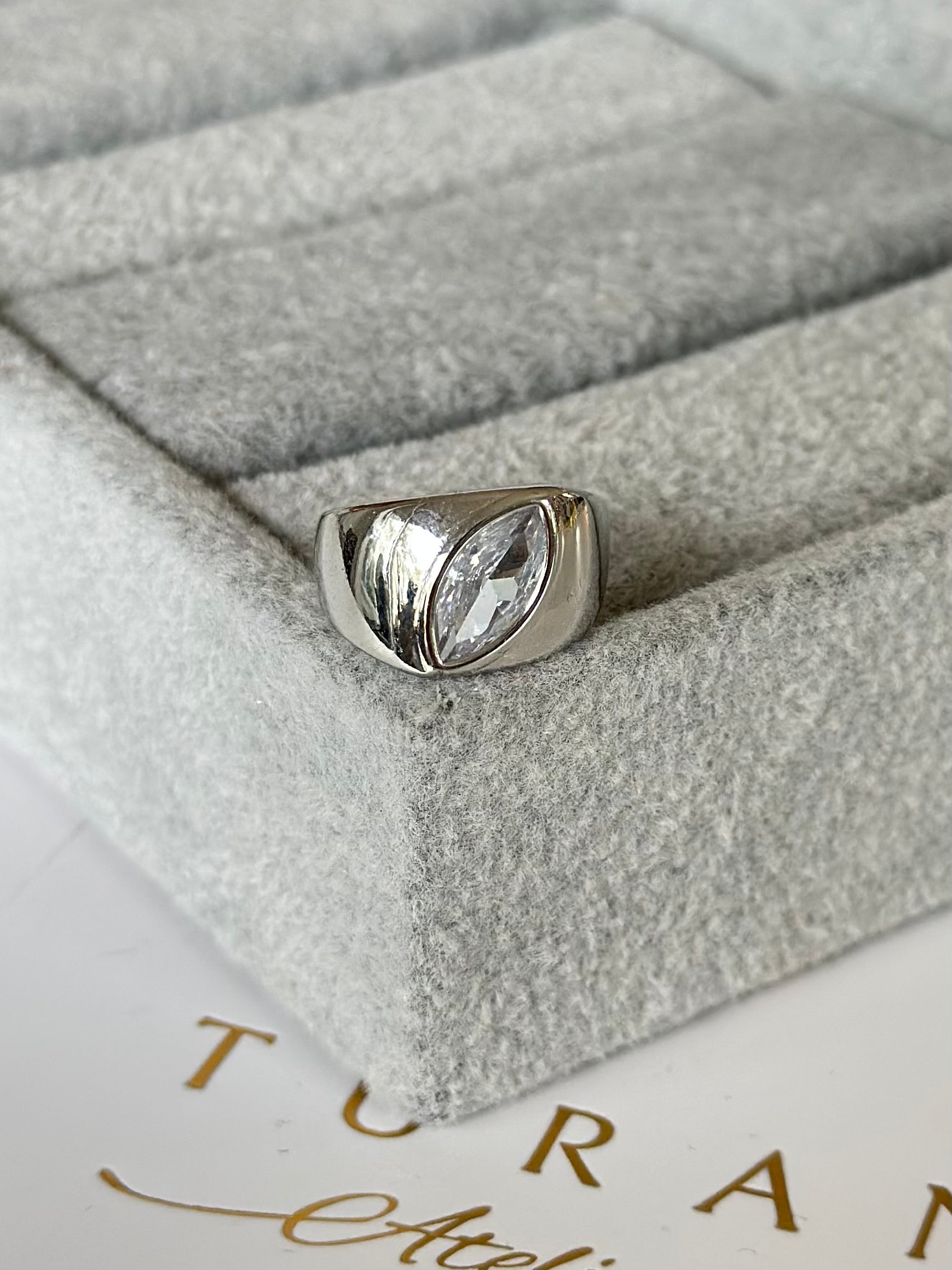 Gümüş Renk Serçe Damla Yüzük