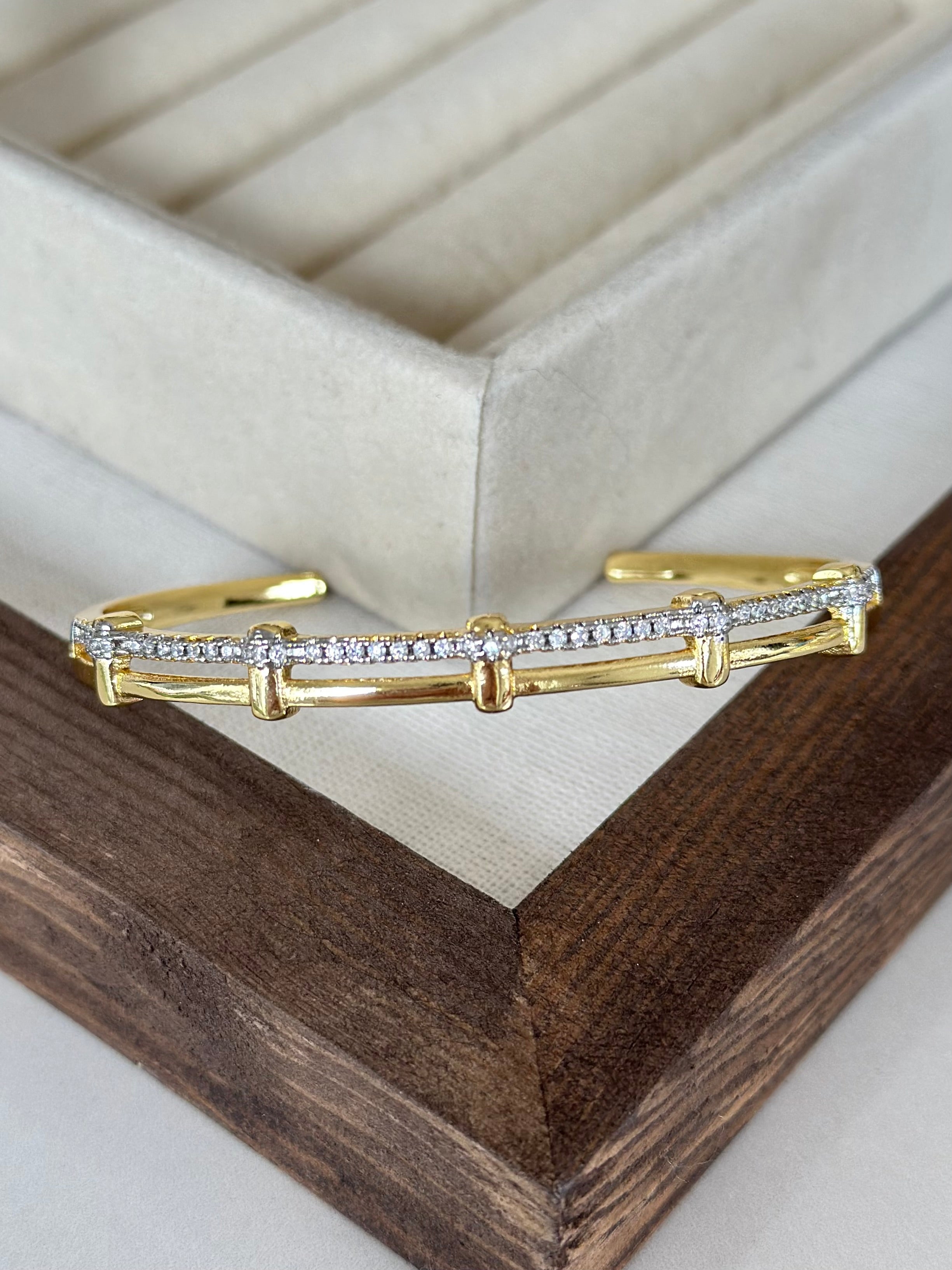 Özel Seri Mini Zirkon Taşlı Su Yolu Kelepçe