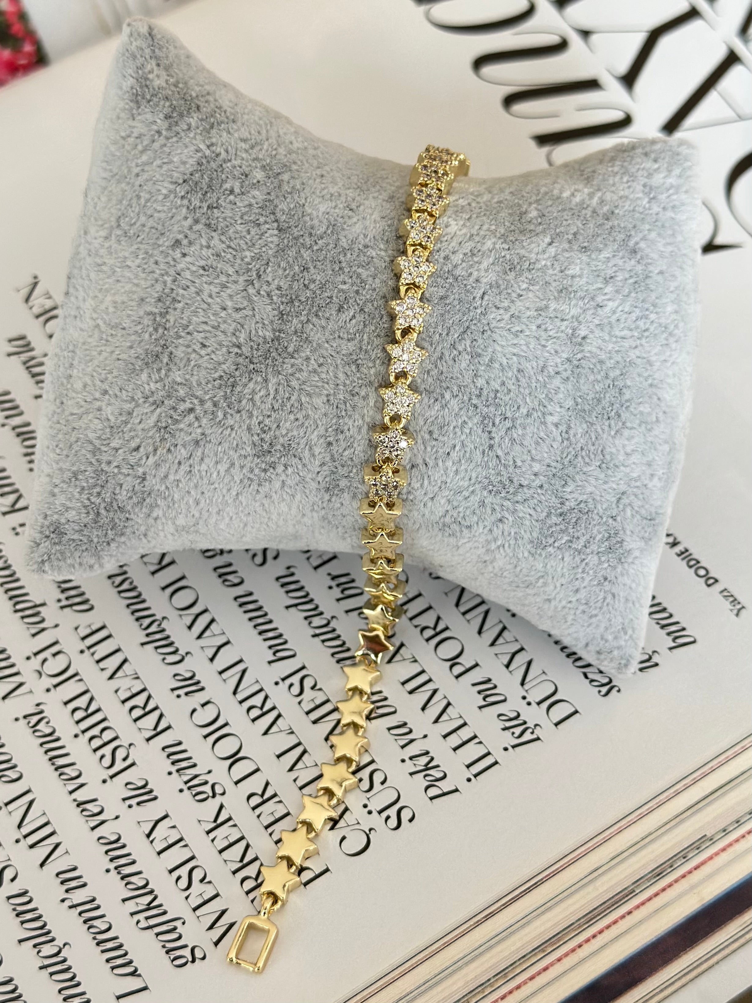 Yarım Taşlı Gold Yıldız Bileklik