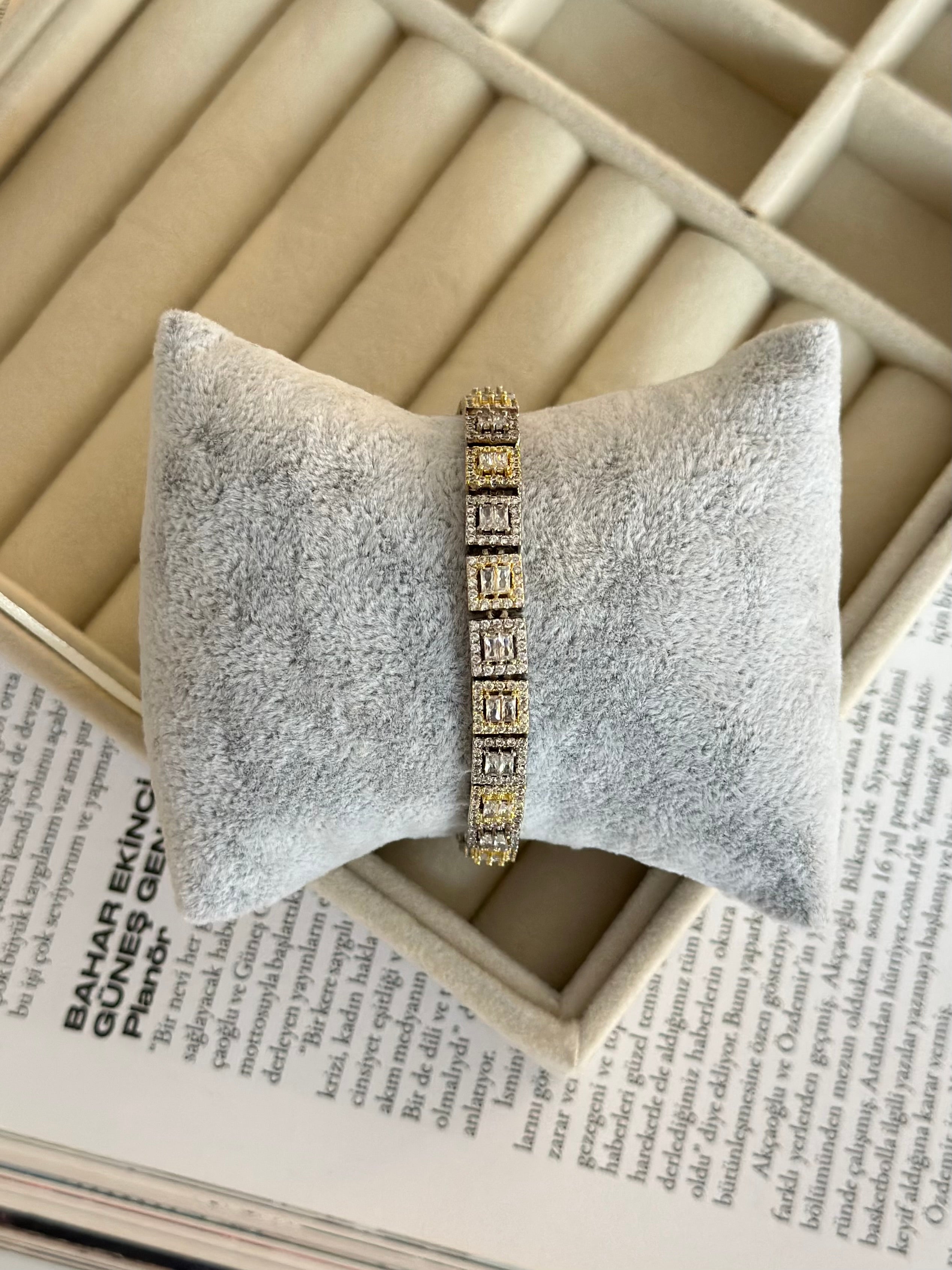 Özel Seri Full Taşlı Kare Model Bileklik