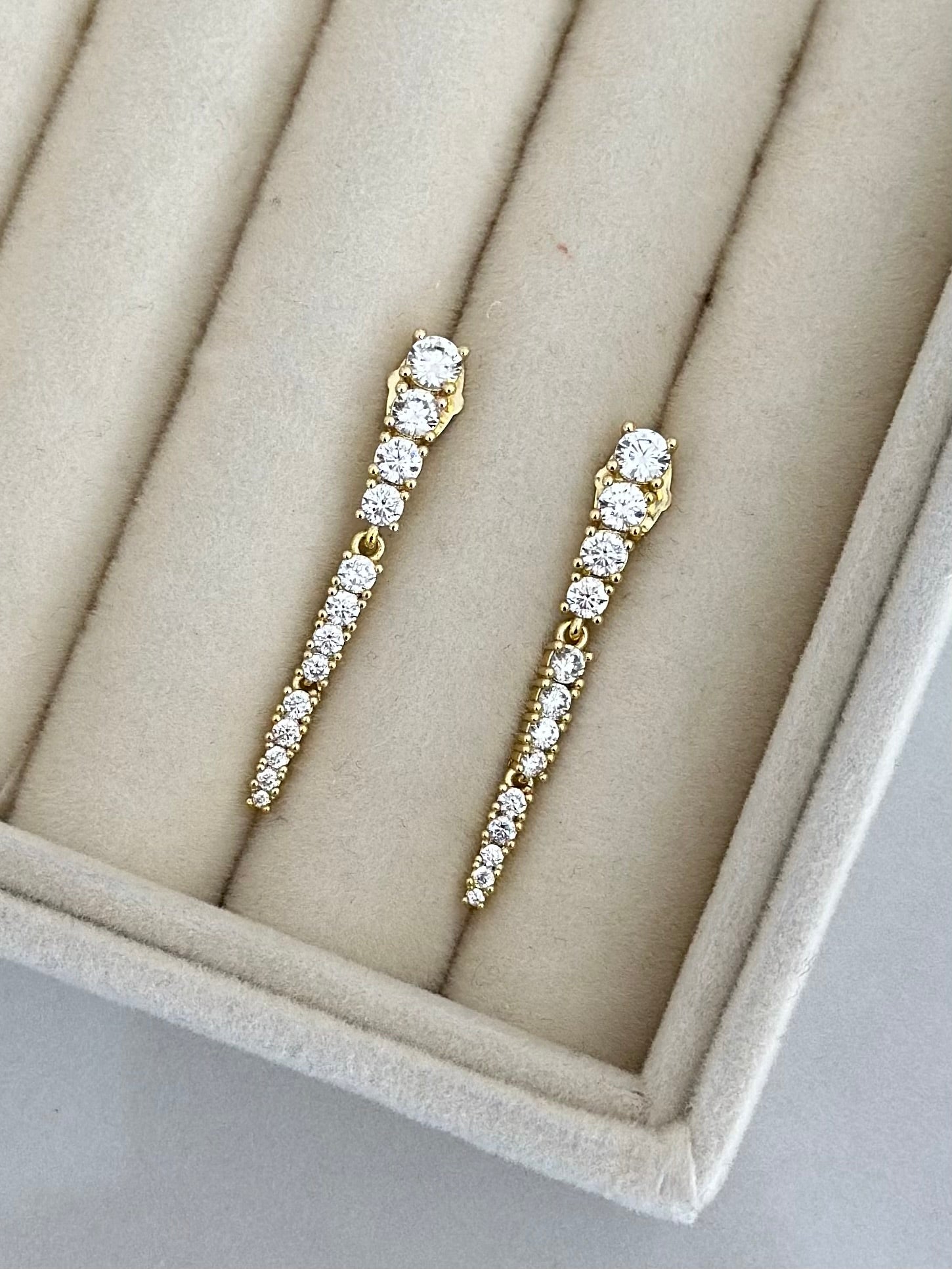 Özel Seri Xuping Taşlı Sallantılı Küpe