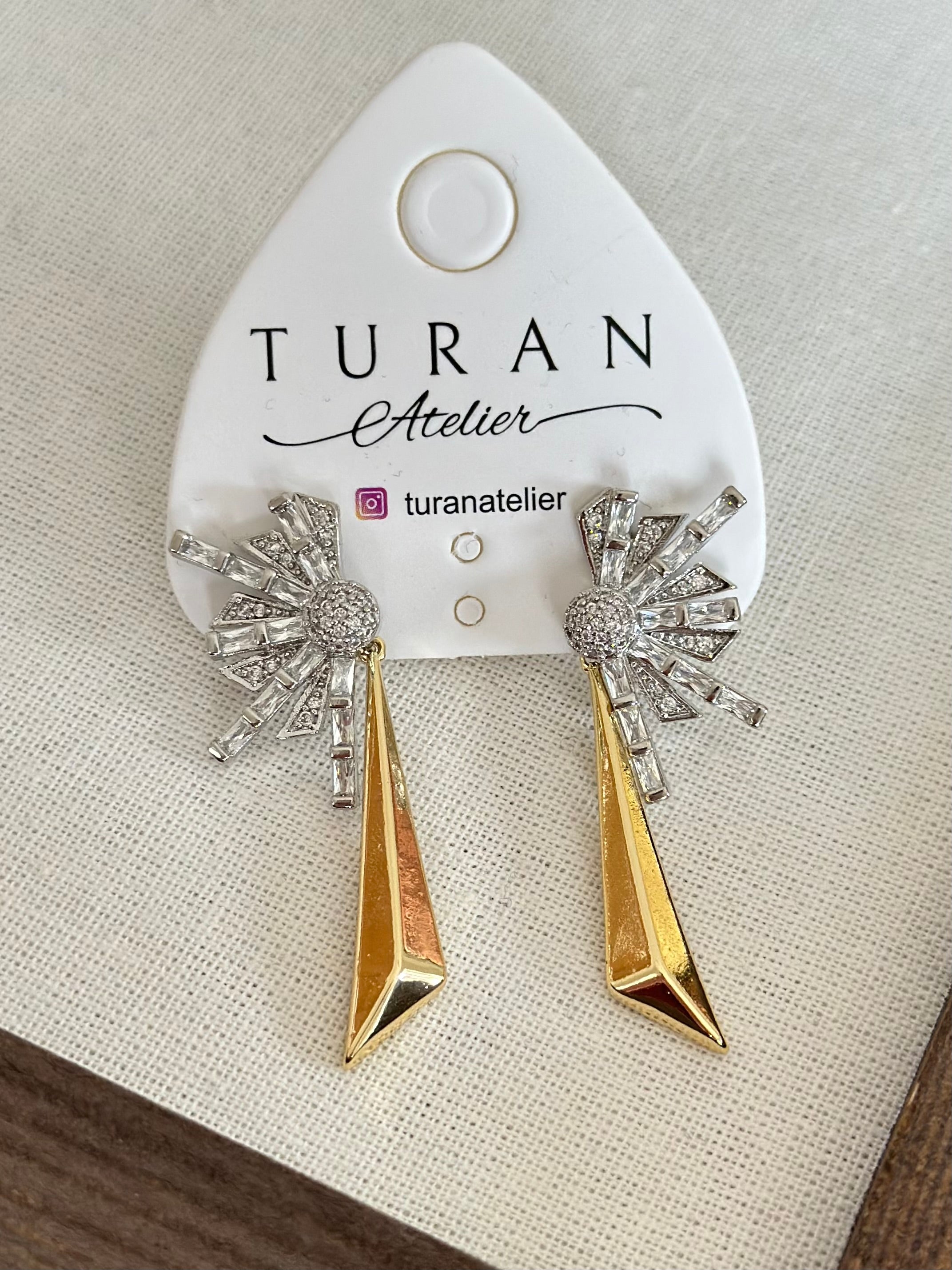 Özel Seri Taşlı Yaprak Sallantılı Küpe