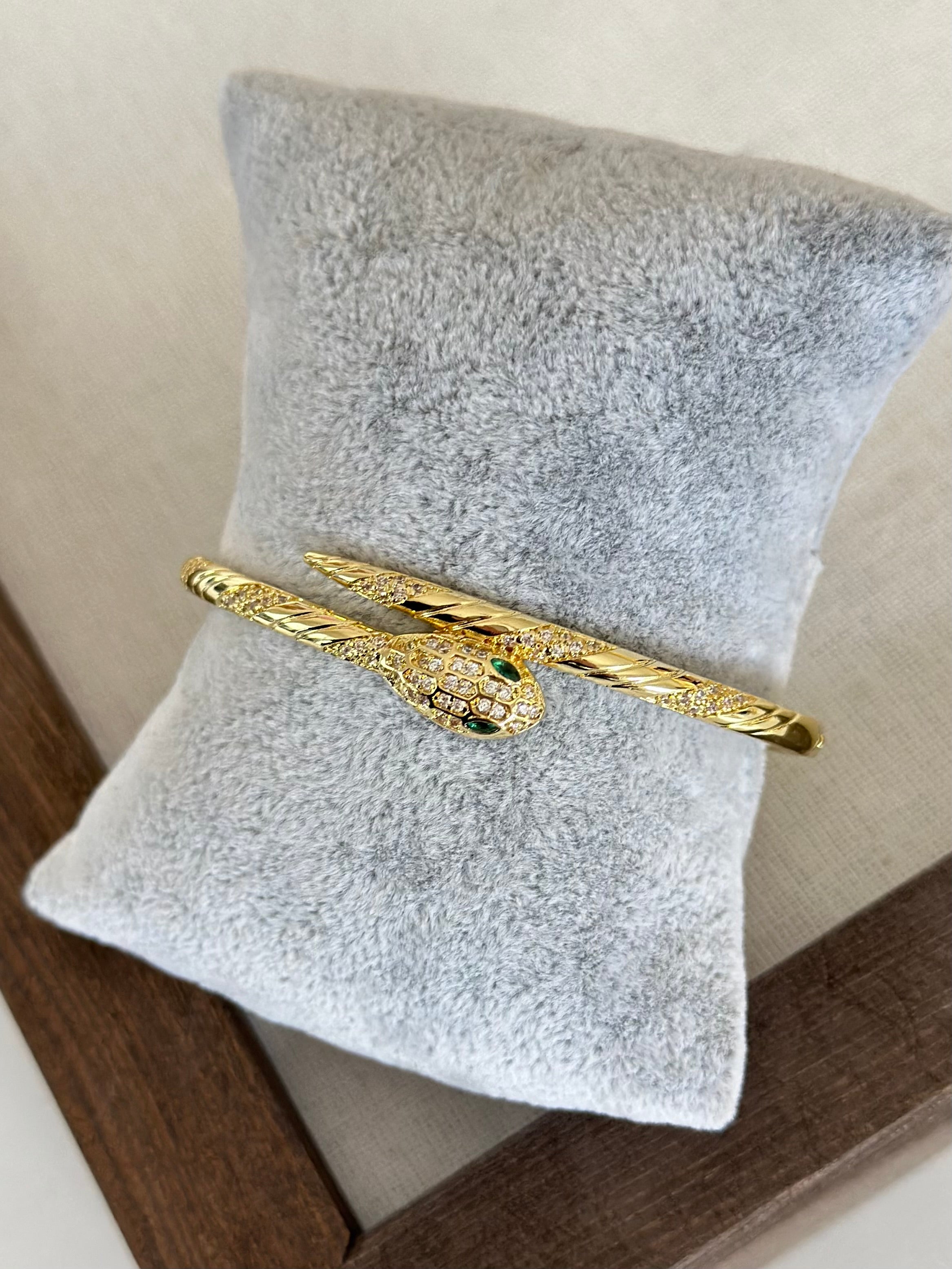 Özel Seri Yeşil Taşlı Yılan Kelepçe