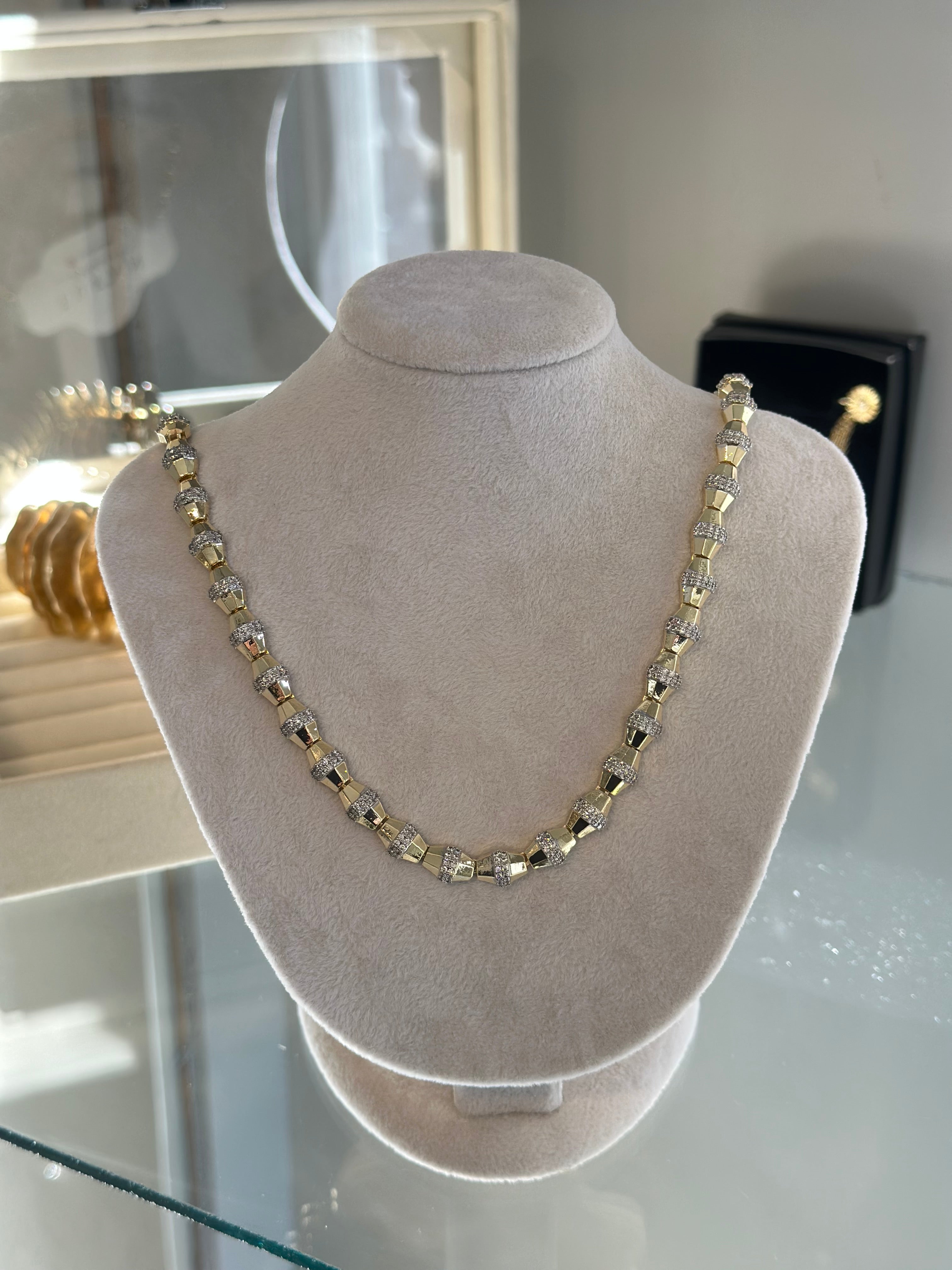 Özel Seri Şerit Taşlı Tasarım Kolye