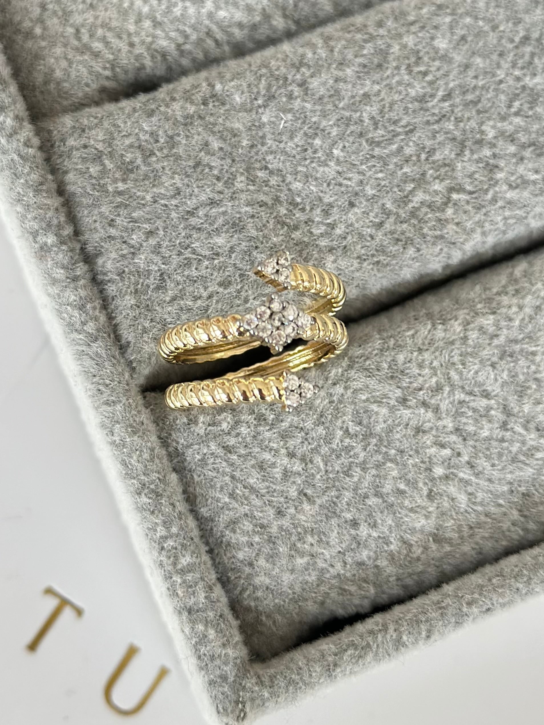 Özel Seri Üçgen Tasarım Yüzük