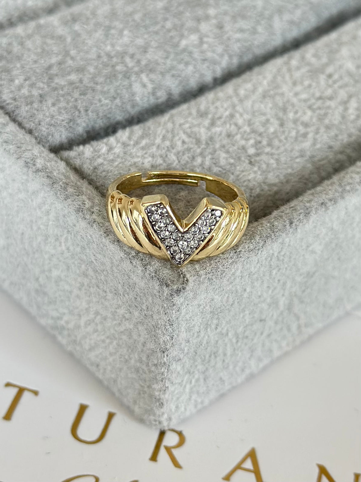 Özel Seri V Yüzük