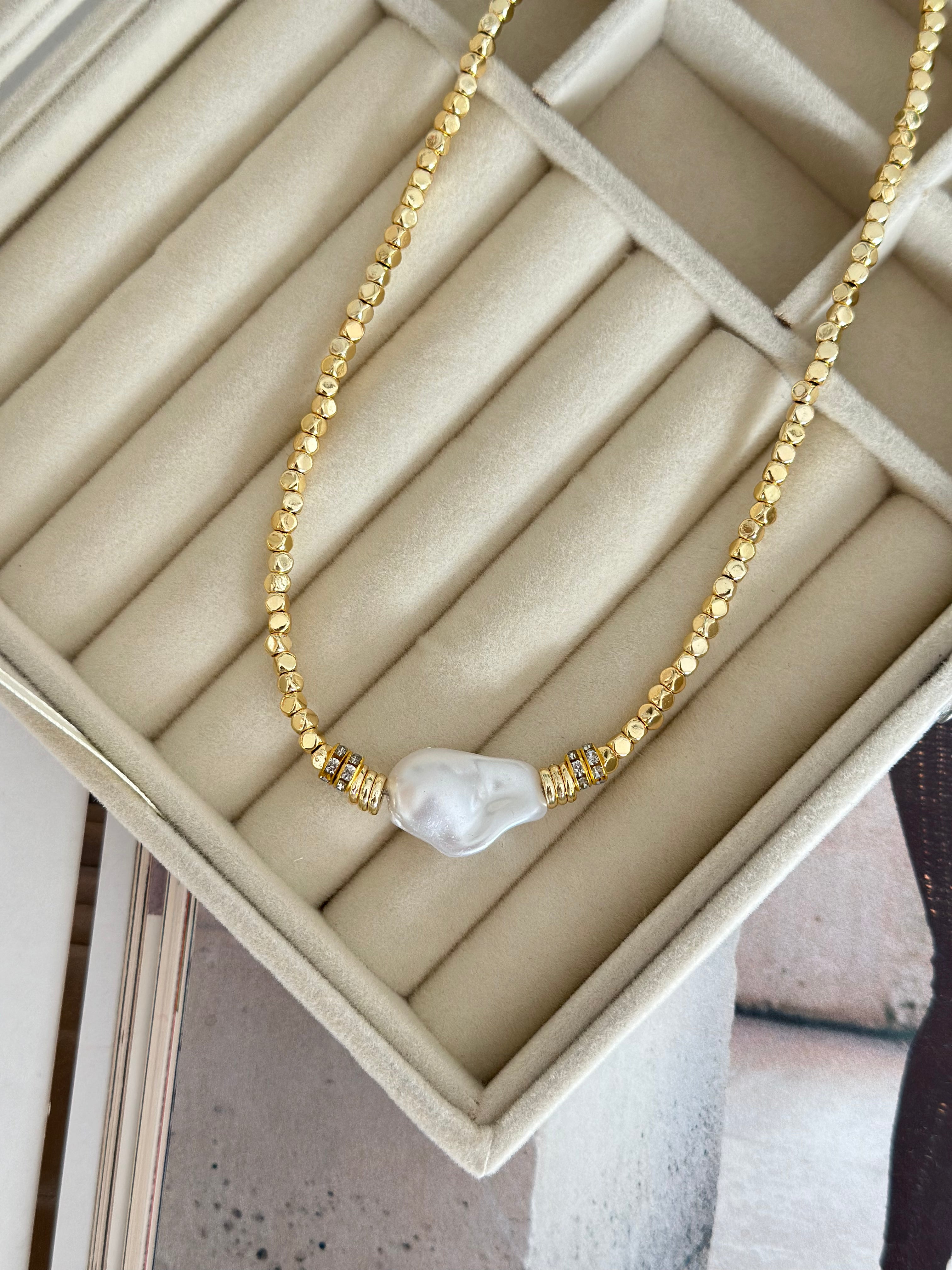 İnci Detay Küp Model Kolye