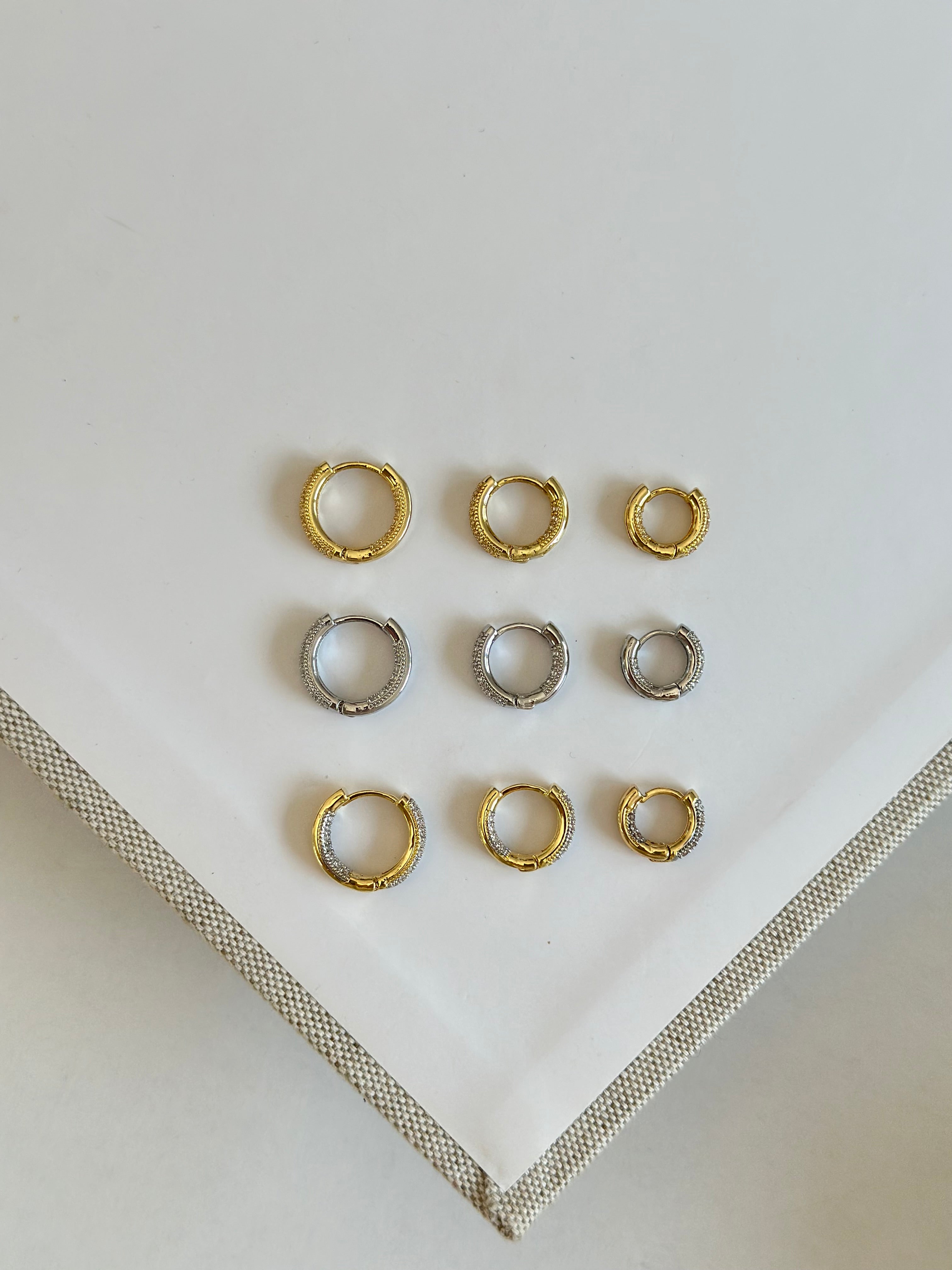 Taşlı Mini Üçlü Halka Küpe