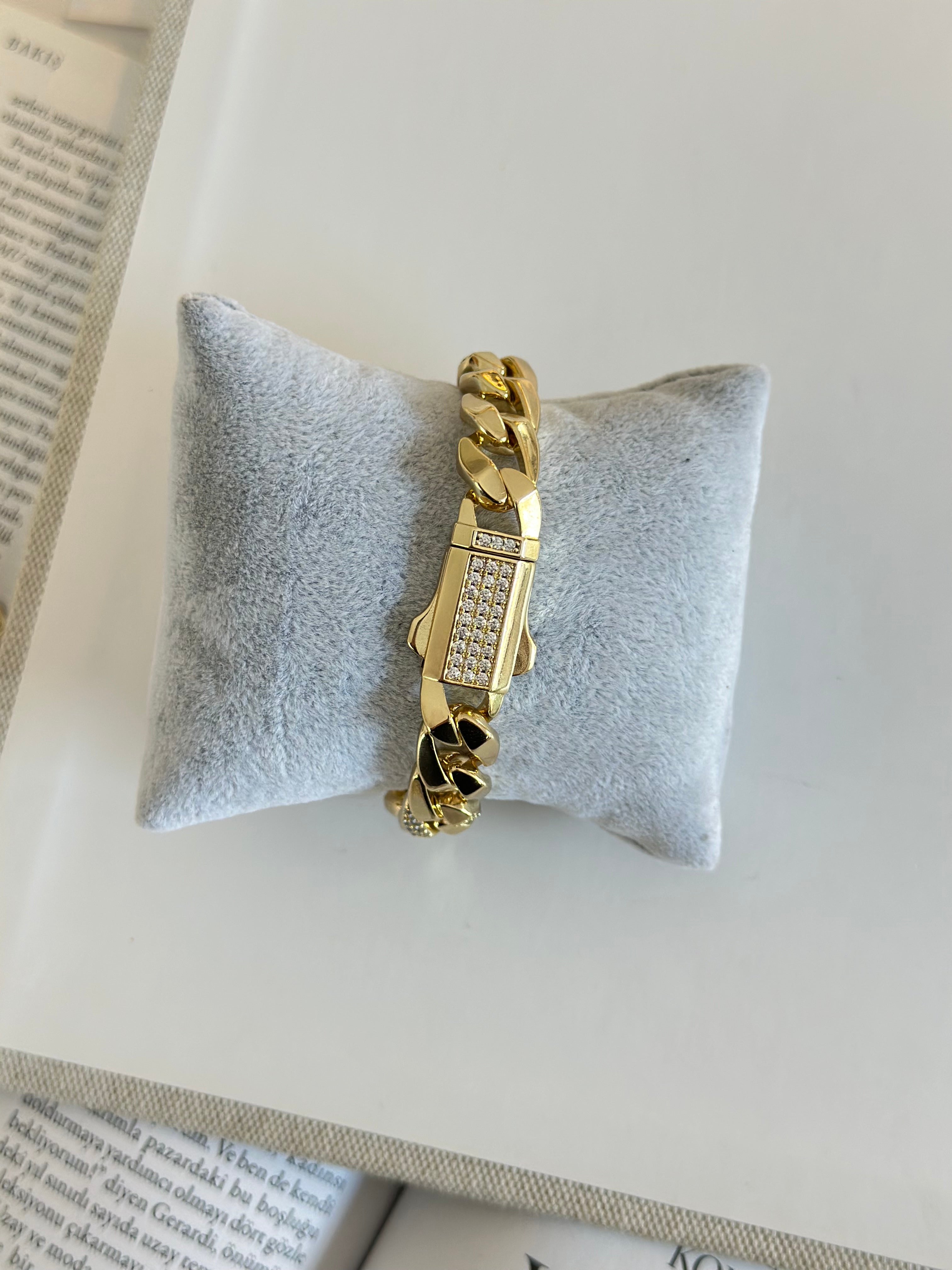 Altın Kilit Sıra Taşlı Gurmet Bileklik (14K Renk)