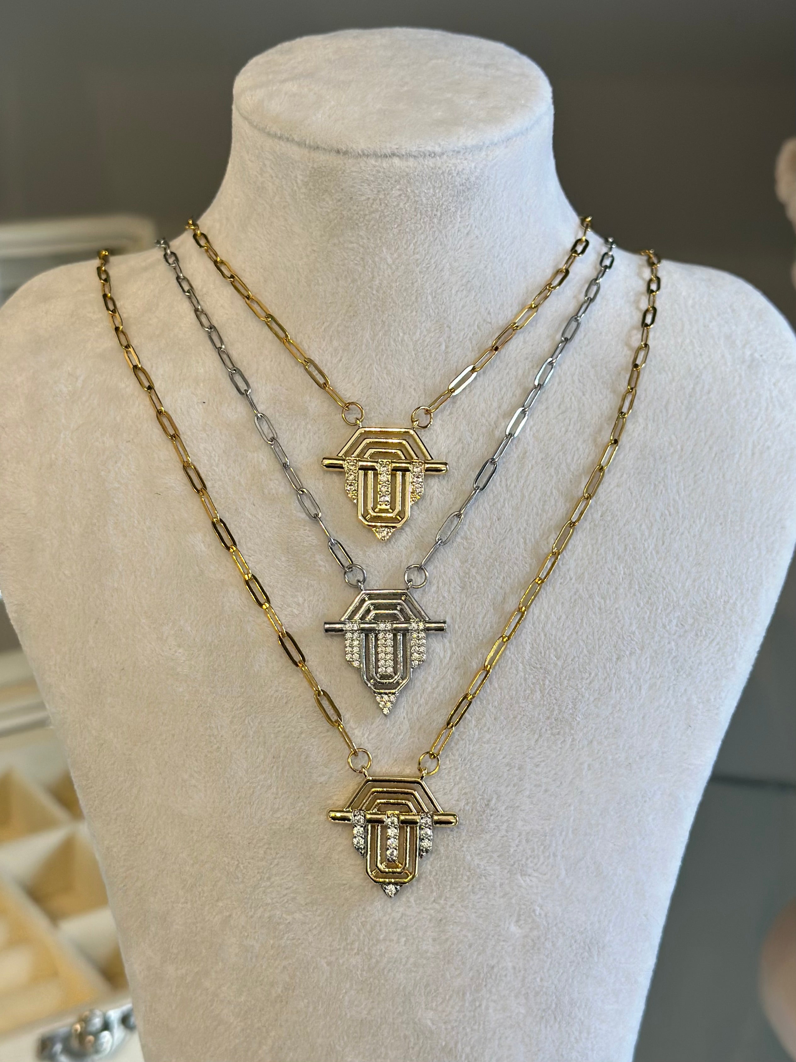 Mini Leyla Model Üçgen Gold Kolye