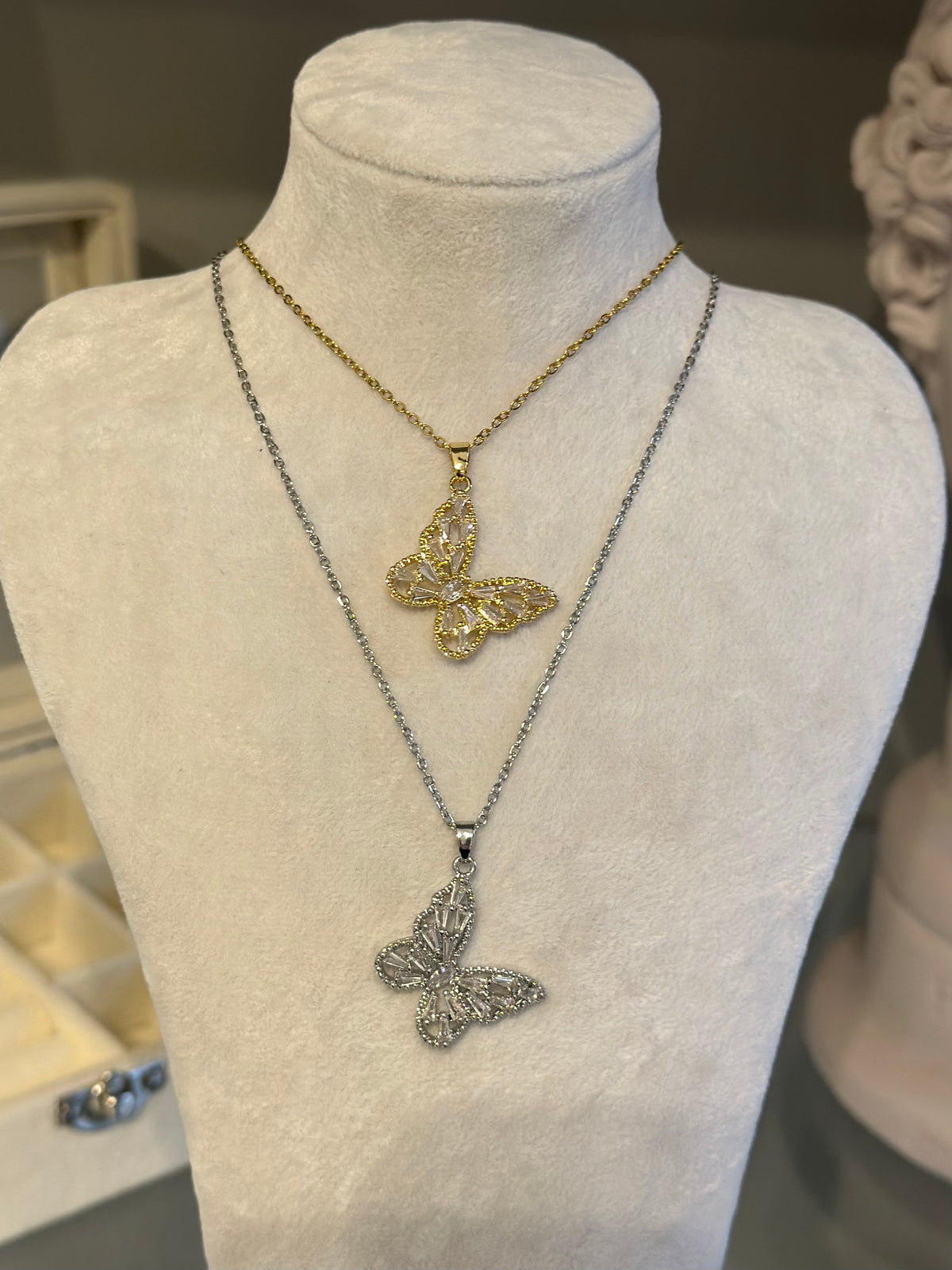 Çelik Taşlı Kelebek Kolye