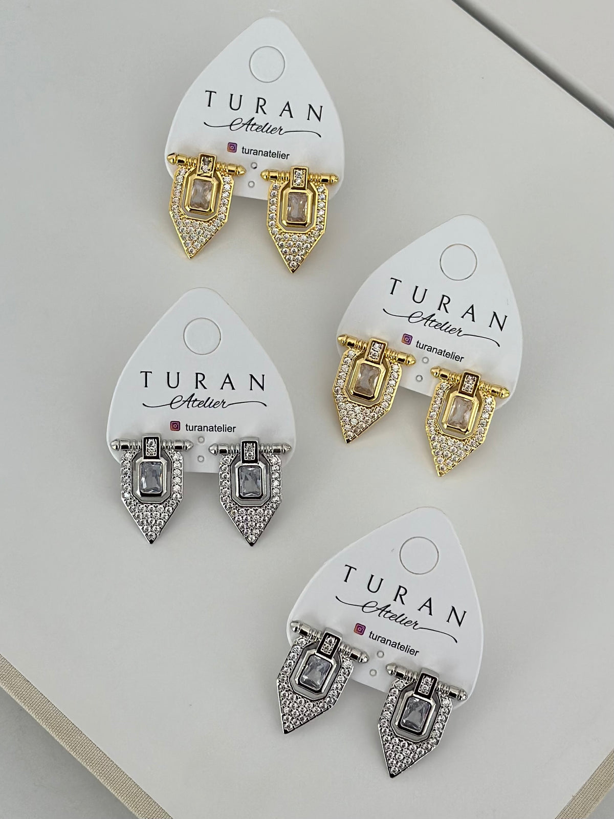 Taşlı Üçgen Küpe