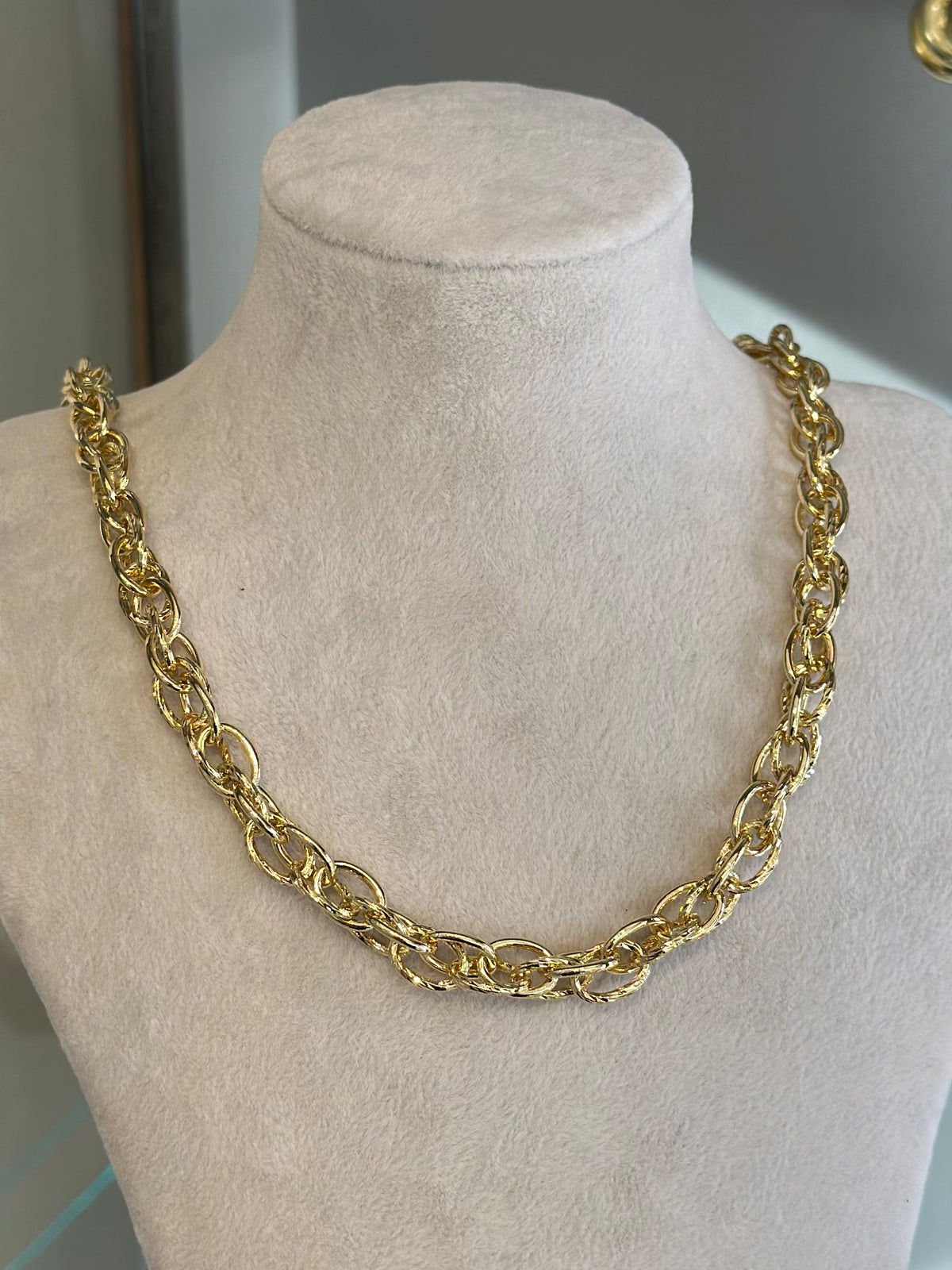 Oval Geçmeli Özel Seri İnce Kolye