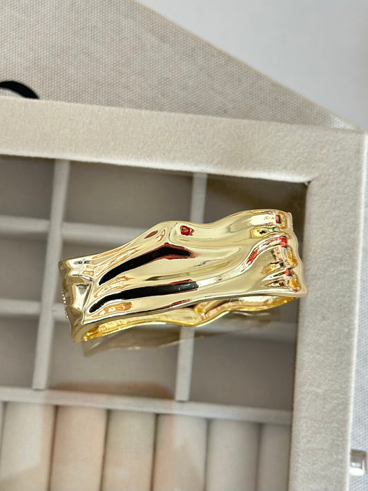 Çizgi Model Asimetrik Gold Kelepçe