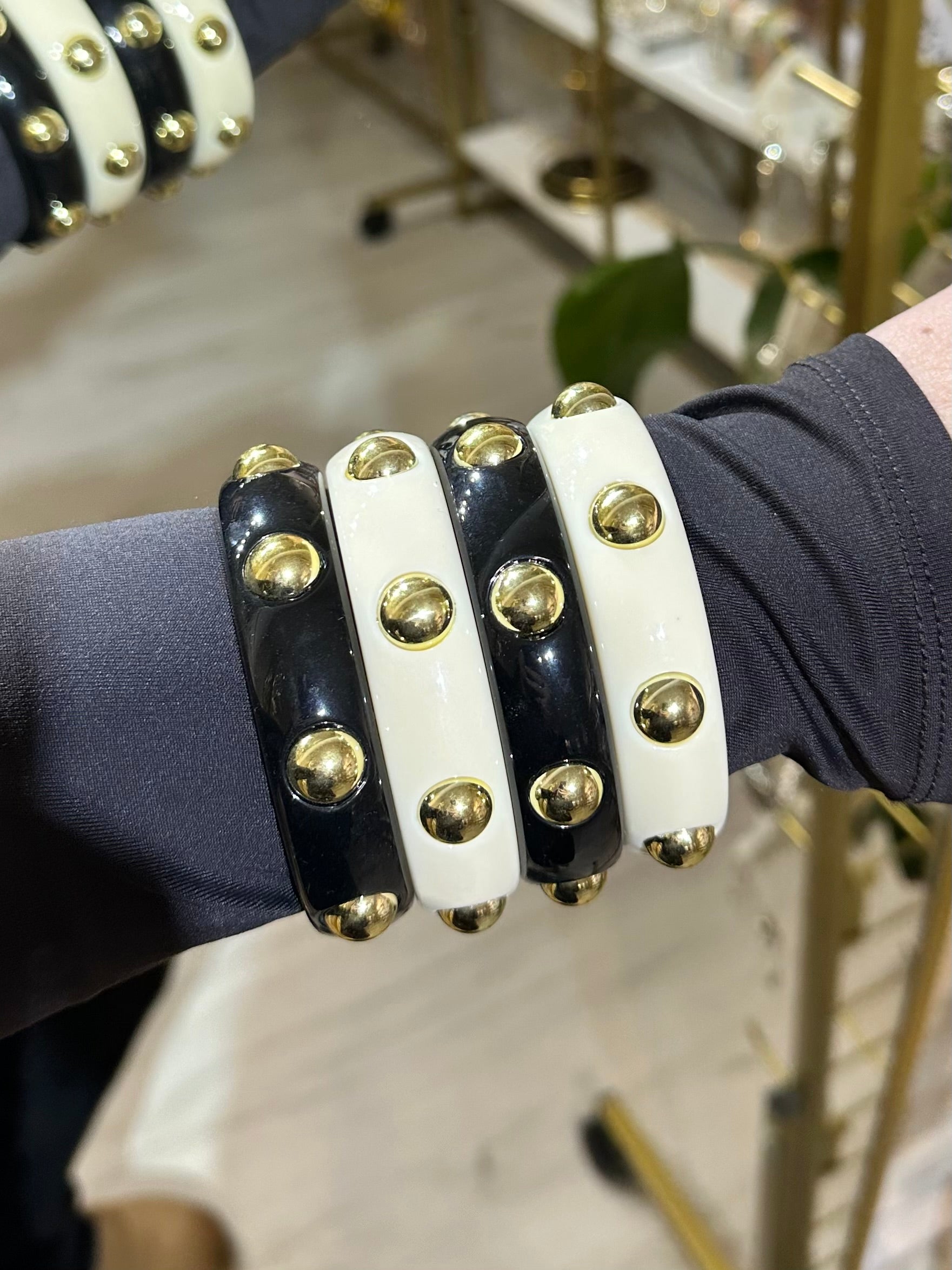 Gold Düğme Detay Kemik Kelepçe