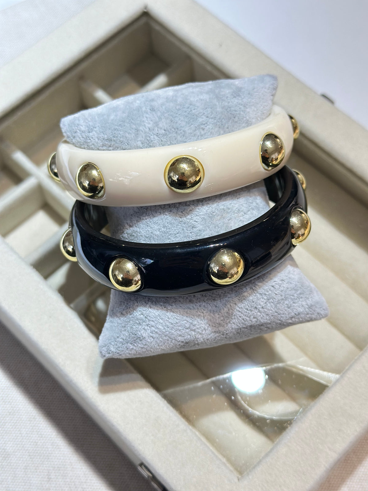 Gold Düğme Detay Kemik Kelepçe