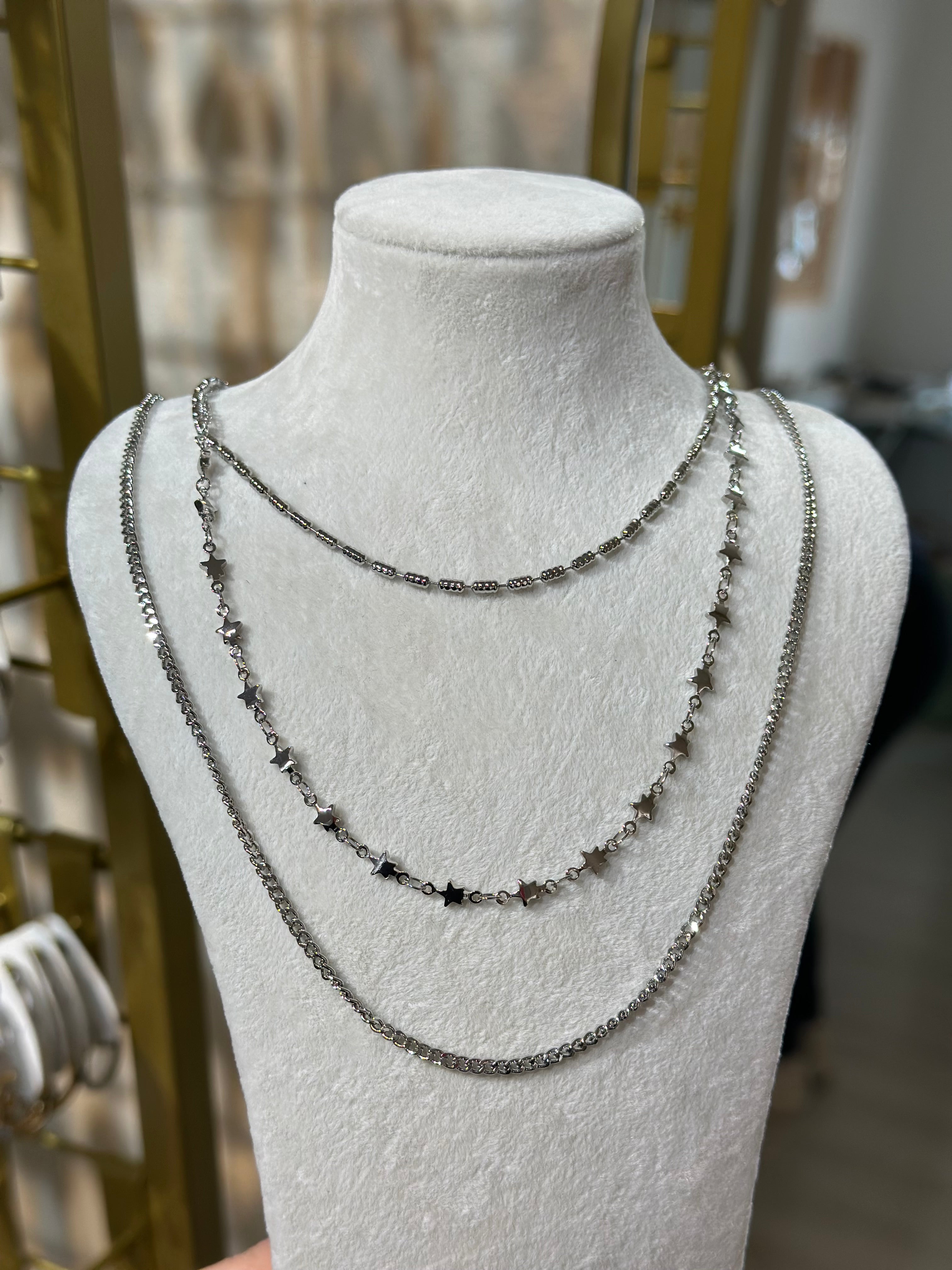 Tek Kilit 3'lü Yıldız Detay Kombin Kolye