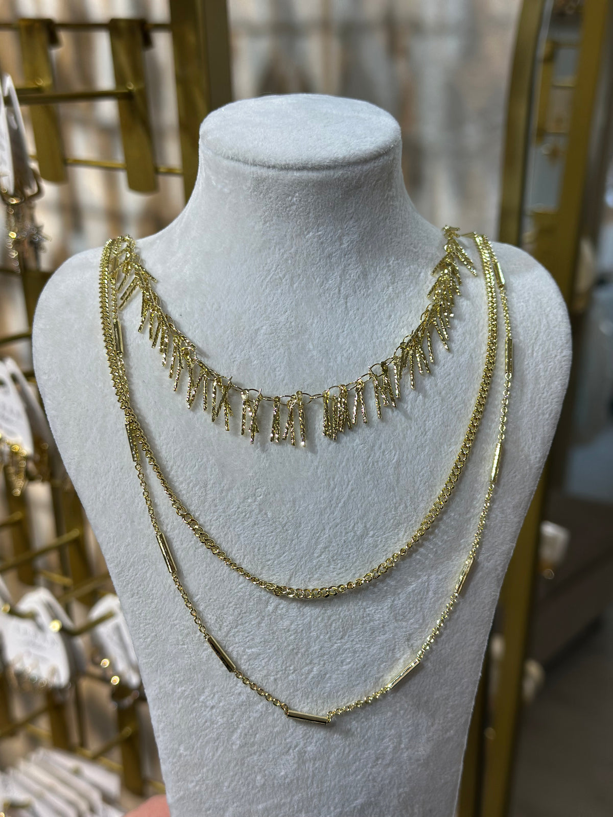 Tek Kilit Püskül Detay 3lü Kolye Kombini