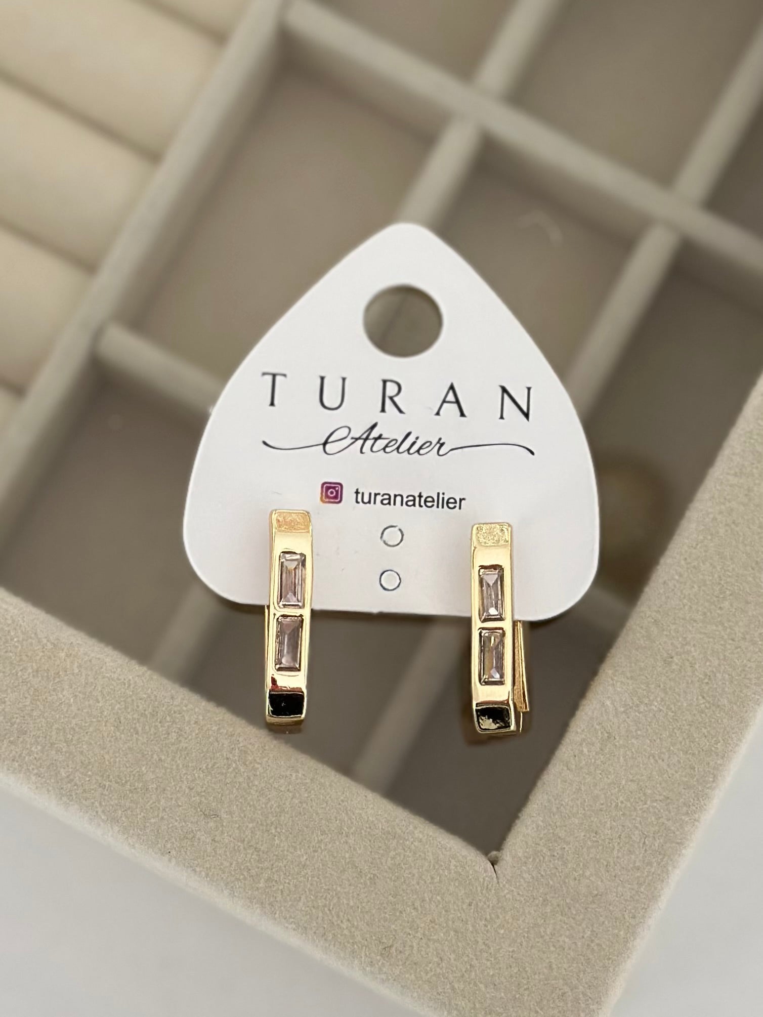 Baget Taşlı Dikdörtgen Form Devin Küpe