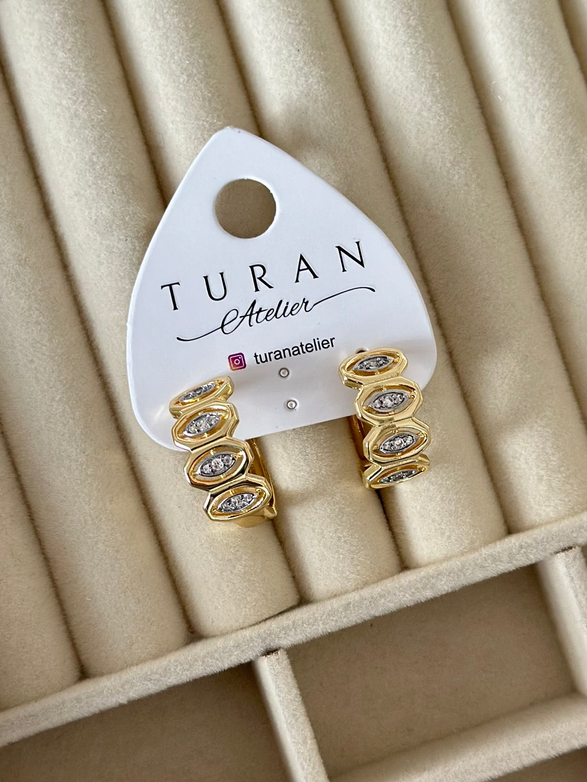 Mini Taşlı Oval Form MG Halka Küpe