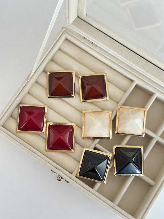 Gold Çerçeve Kare Küpe