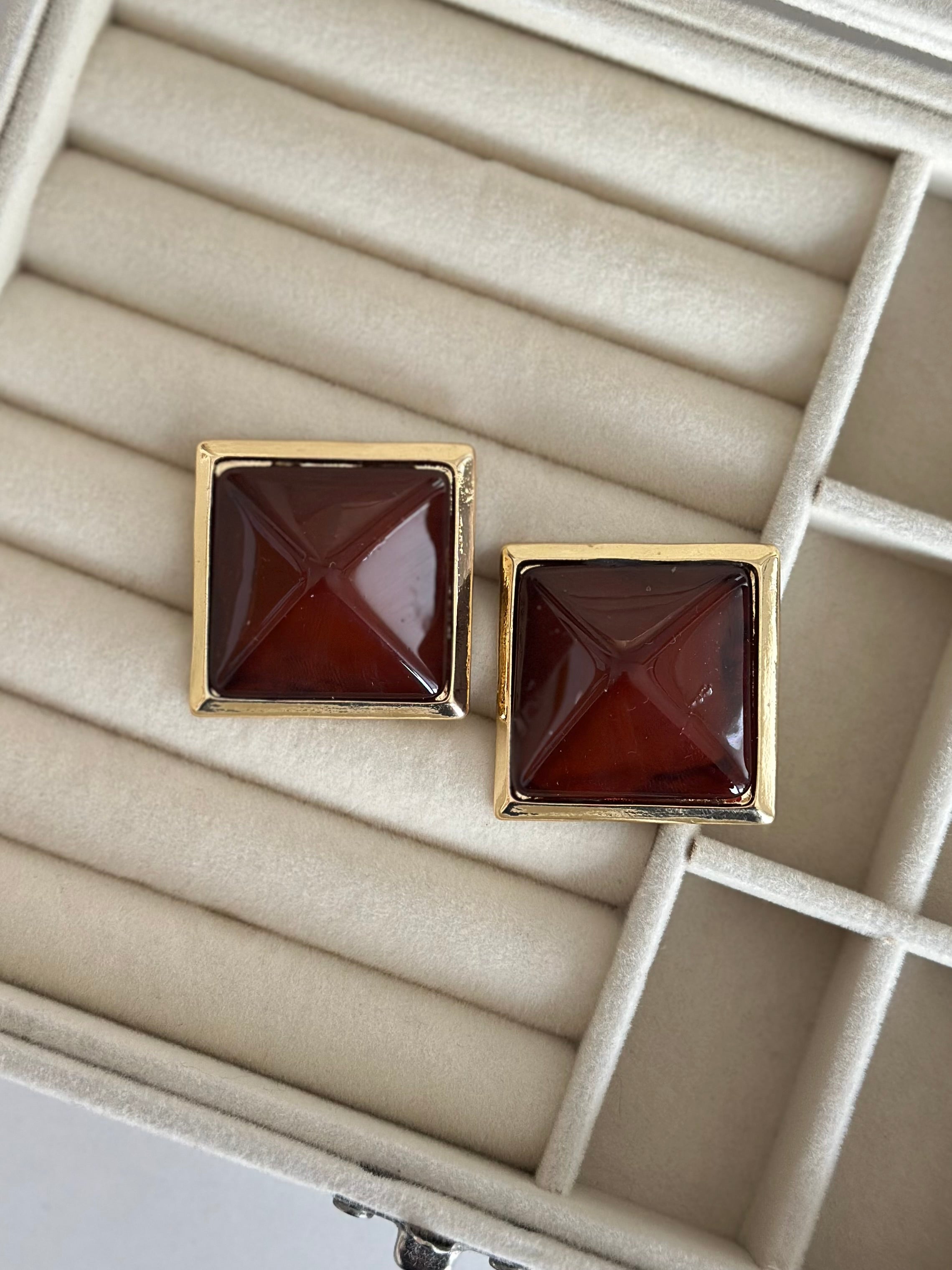 Gold Çerçeve Kare Küpe