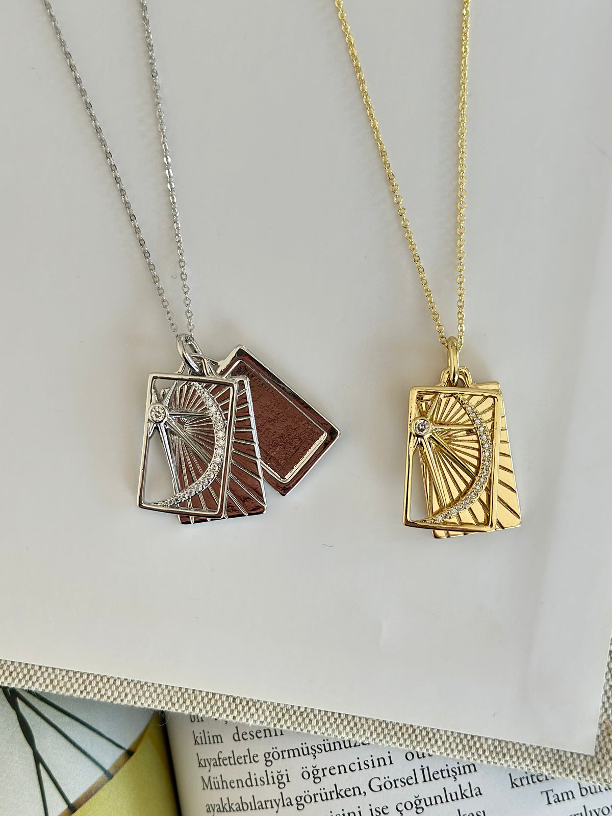 Üst Üste Plaka Tasarım Dikdörtgen Form Kolye