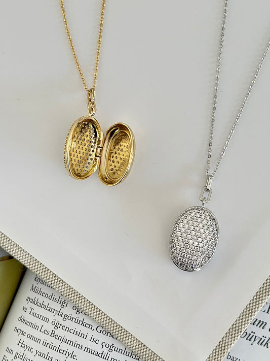 Açılır Kapaklı Zirkon Taşlı Oval Formlu Kolye