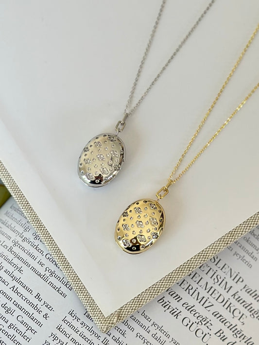 Açılır Kapaklı Mini Taşlı Oval Form Kolye