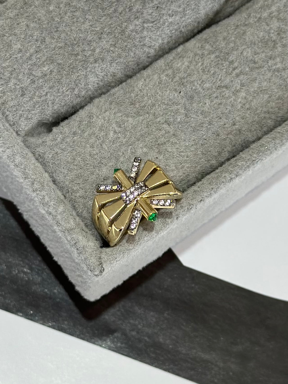 Minimal Yeşil Taşlı Özel Seri Yüzük