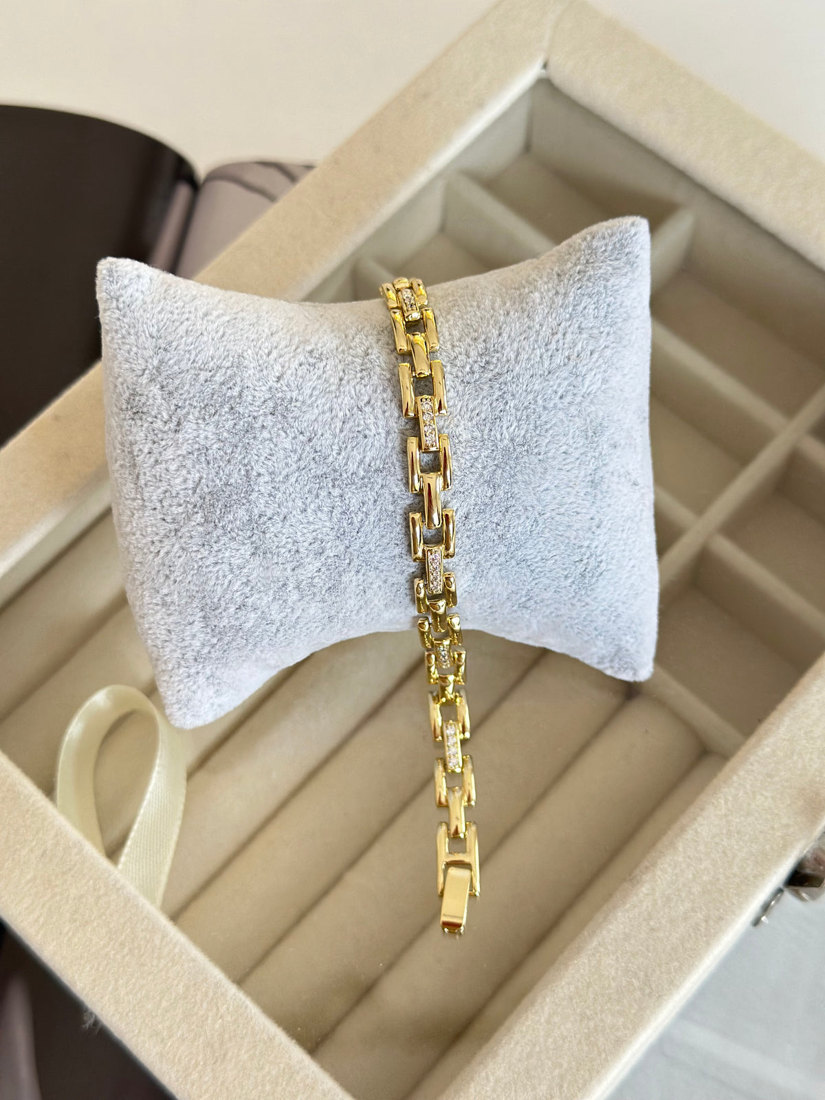 Mini Taşlı Şerit Kare Model Bileklik