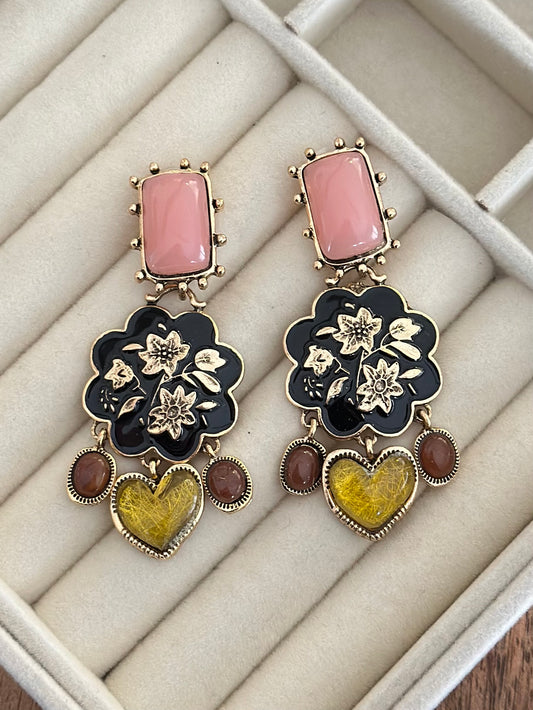 Pembe Taşlı Tasarım Küpe