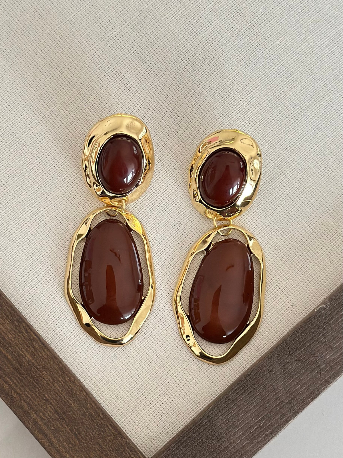 Kahverengi Capri Küpe