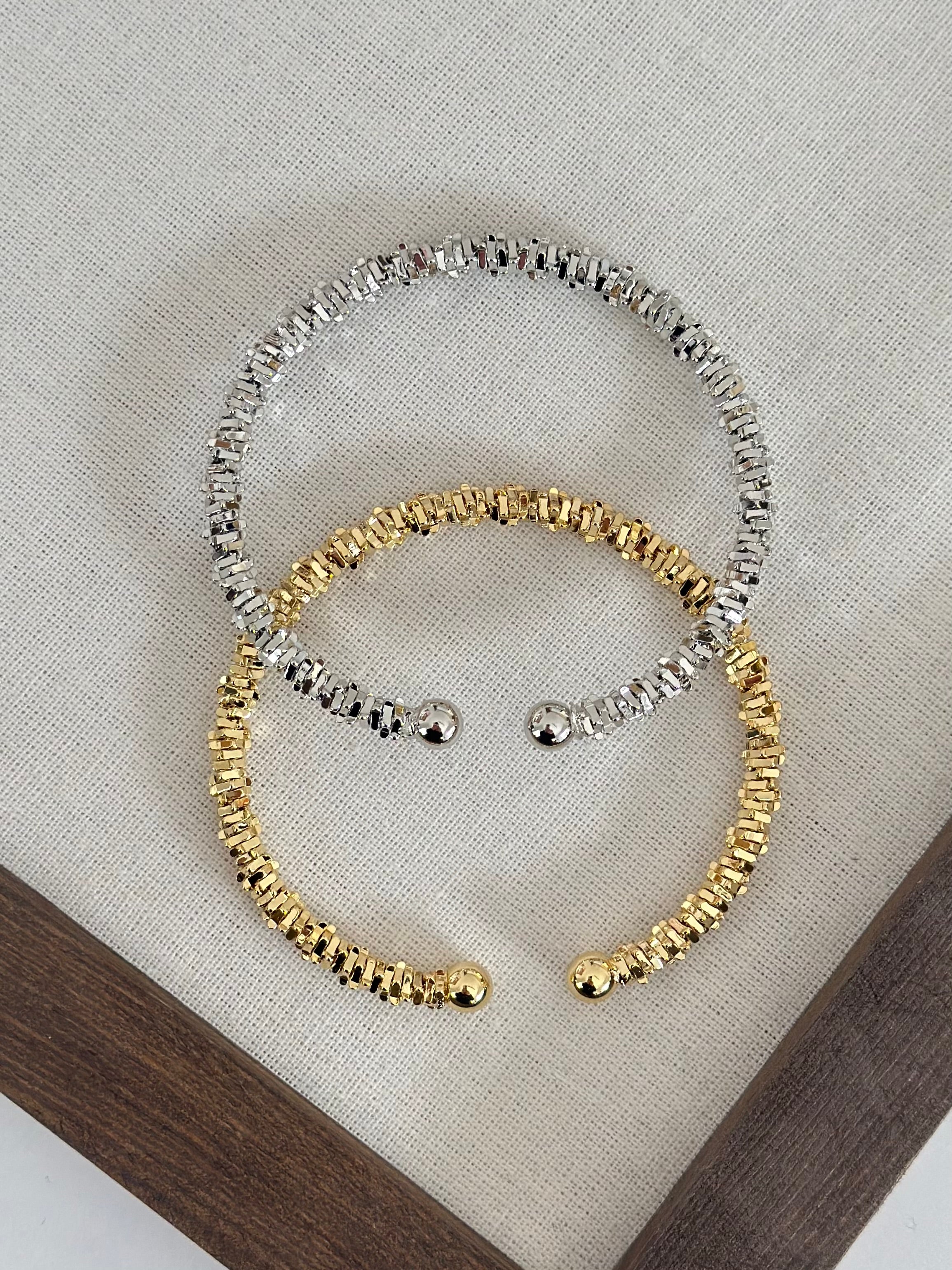 Tırtık Model Uyumlu Bileklik Kelepçe