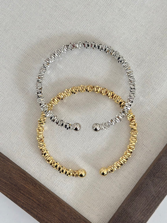 Tırtık Model Uyumlu Bileklik Kelepçe