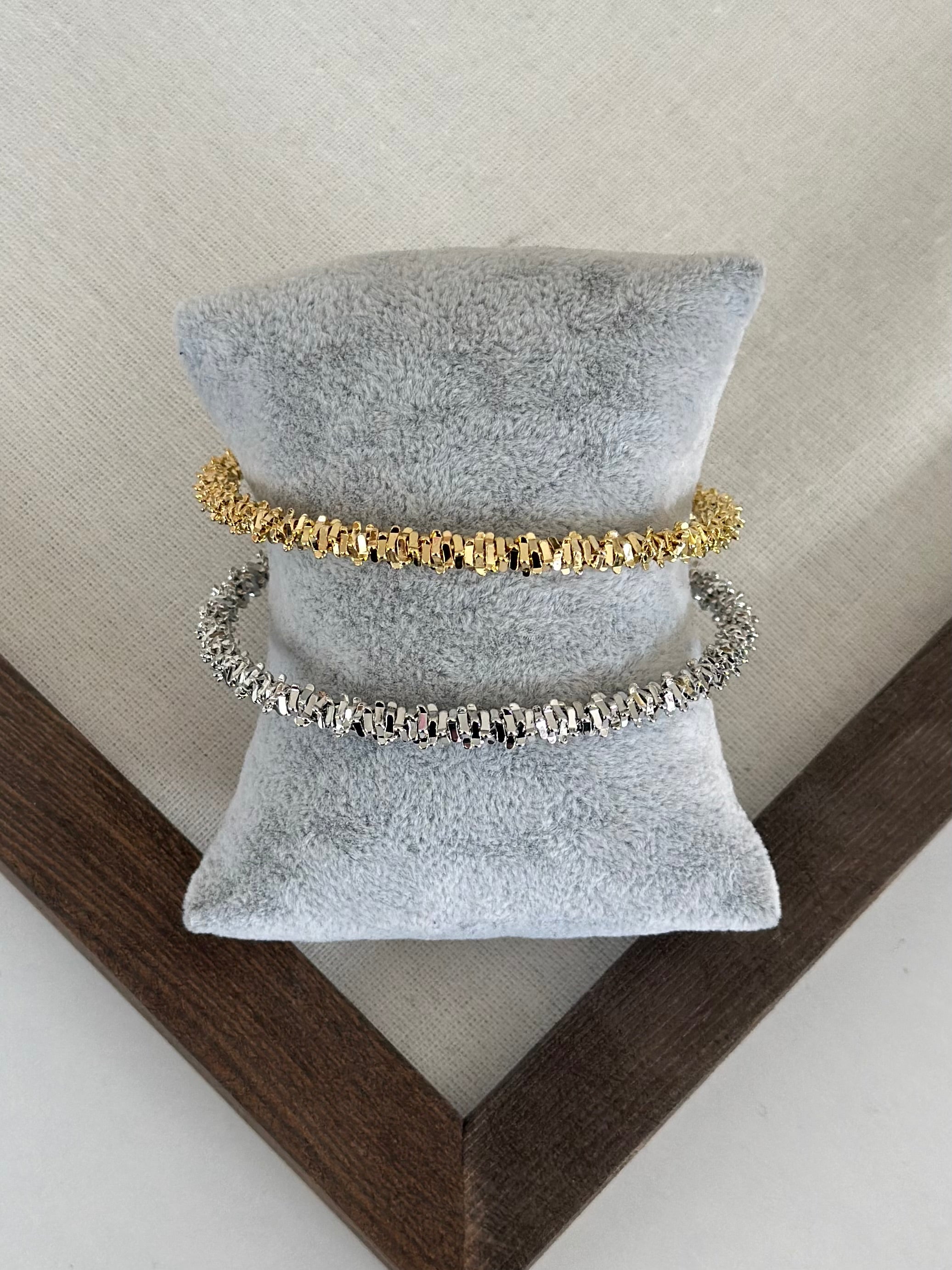 Tırtık Model Uyumlu Bileklik Kelepçe