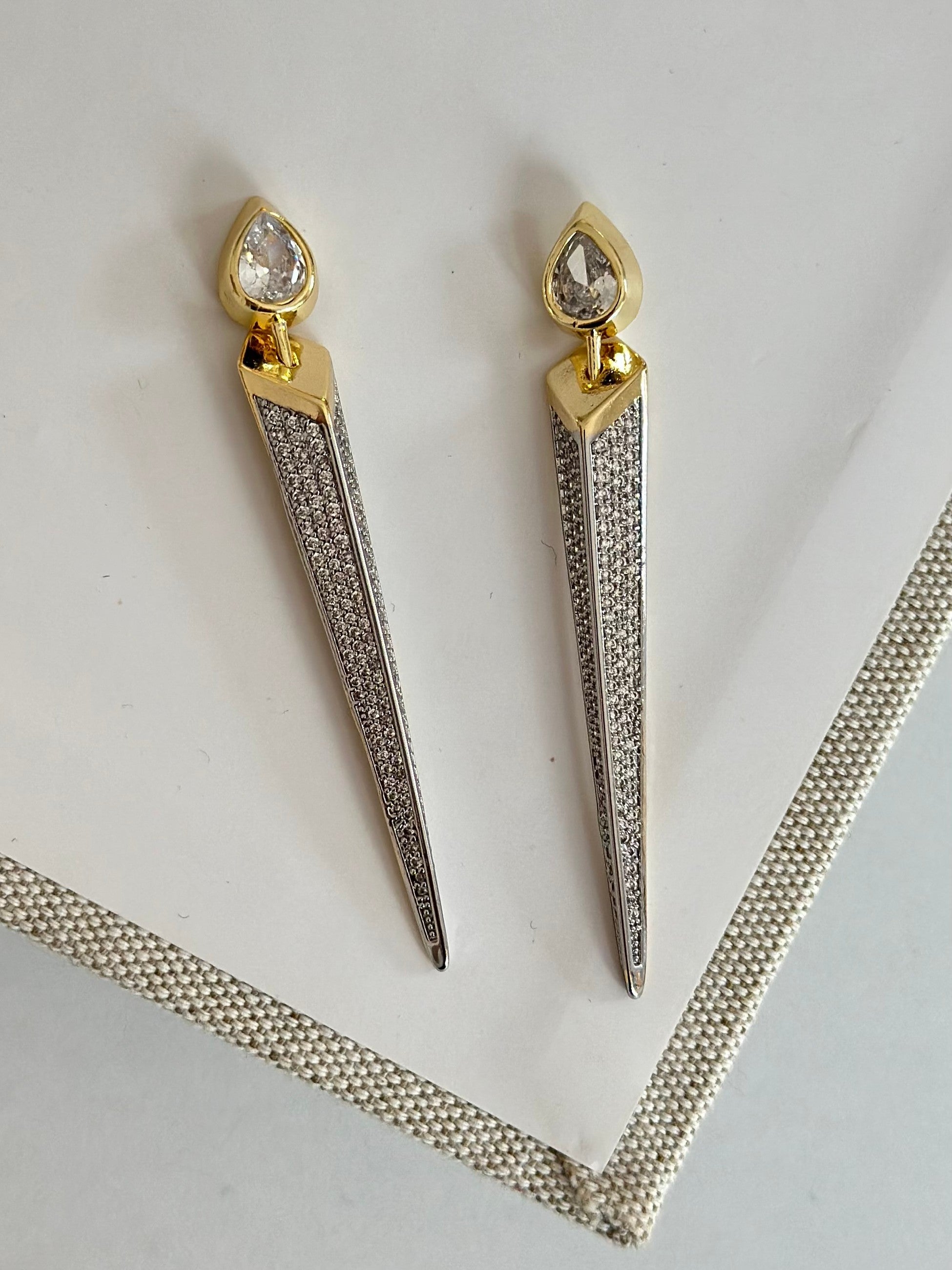 Taşlı Hançer Özel Tasarım Küpe