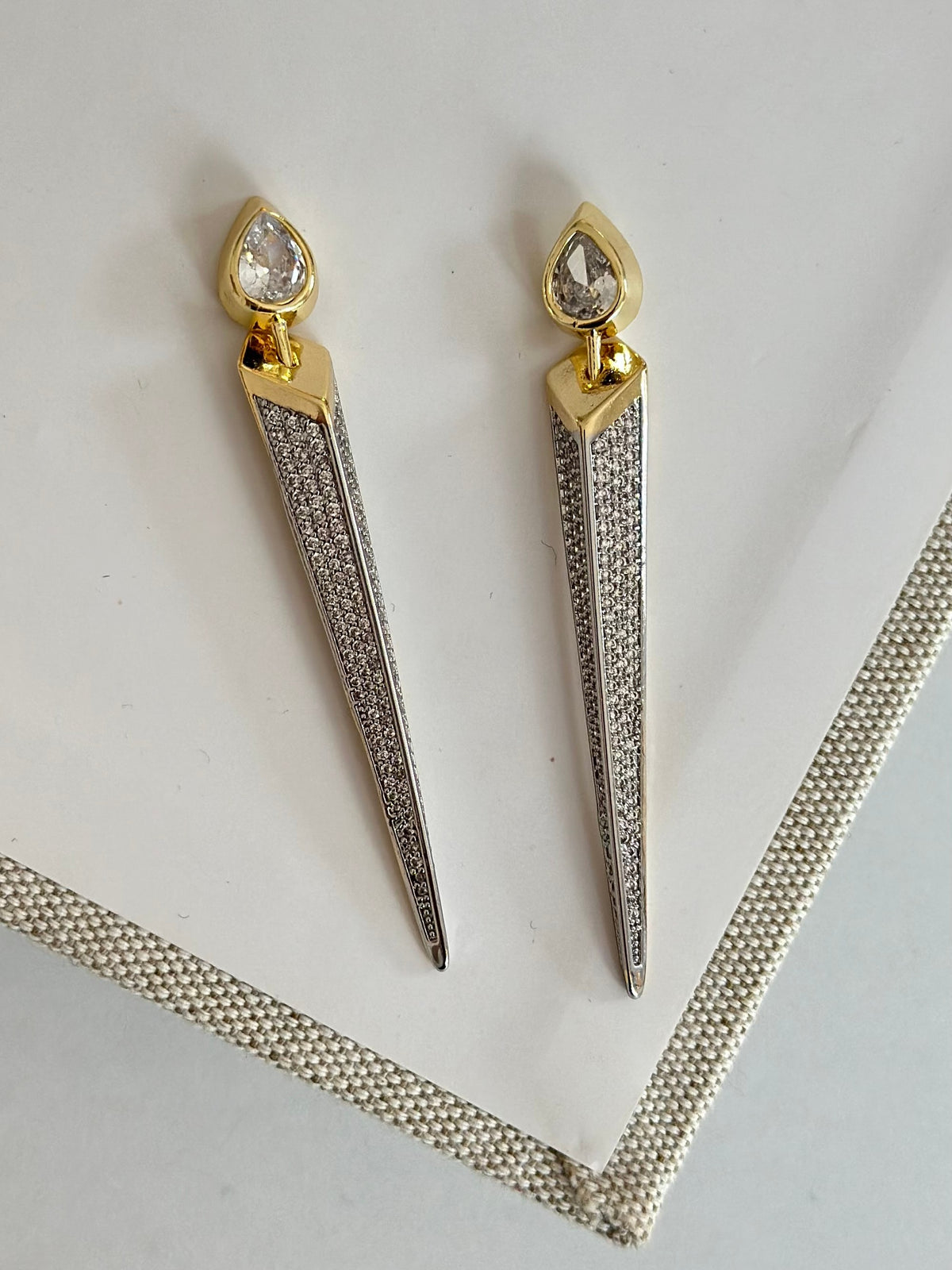 Taşlı Hançer Özel Tasarım Küpe