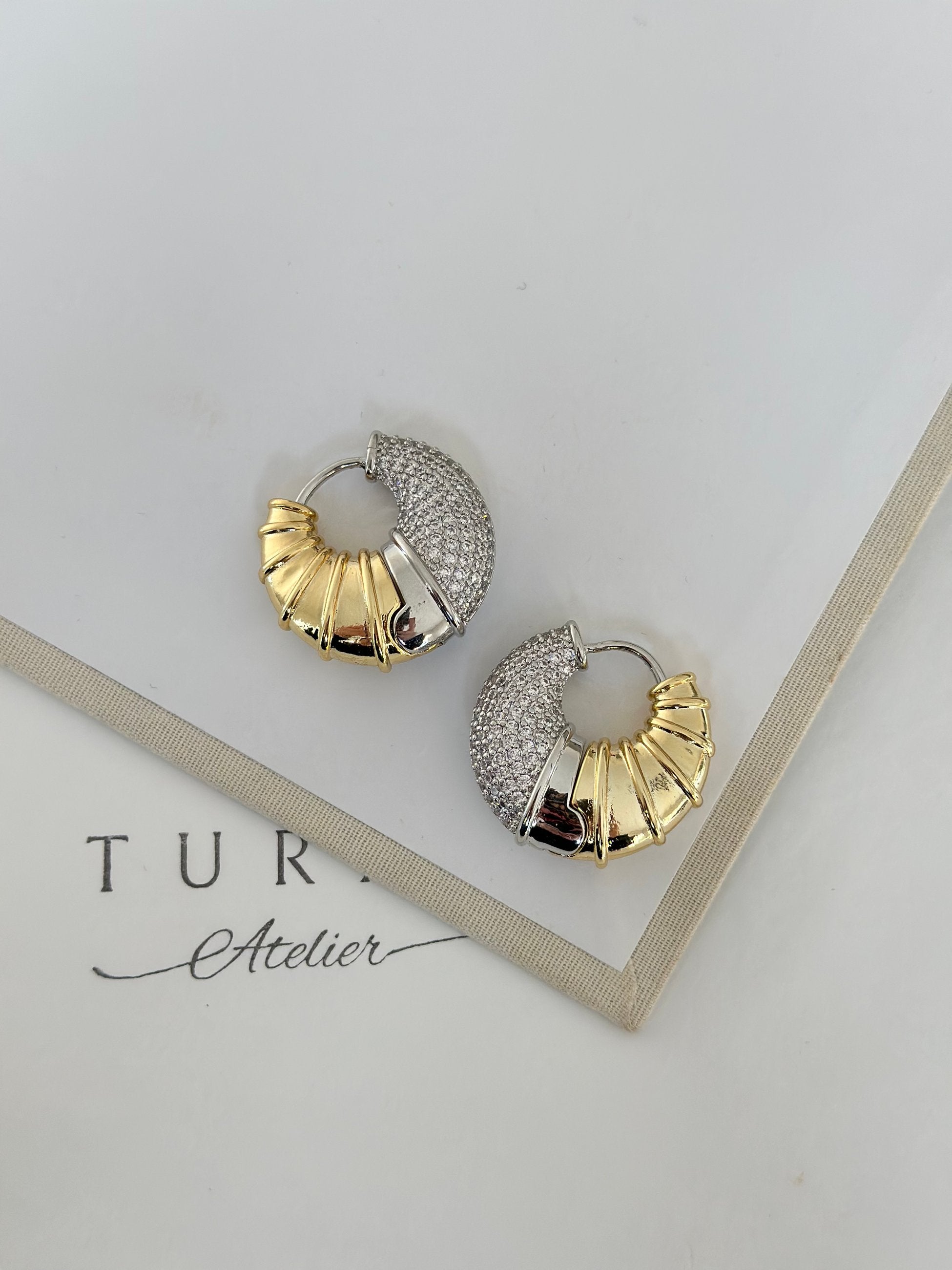 Taşlı Mit Salyangoz Küpe